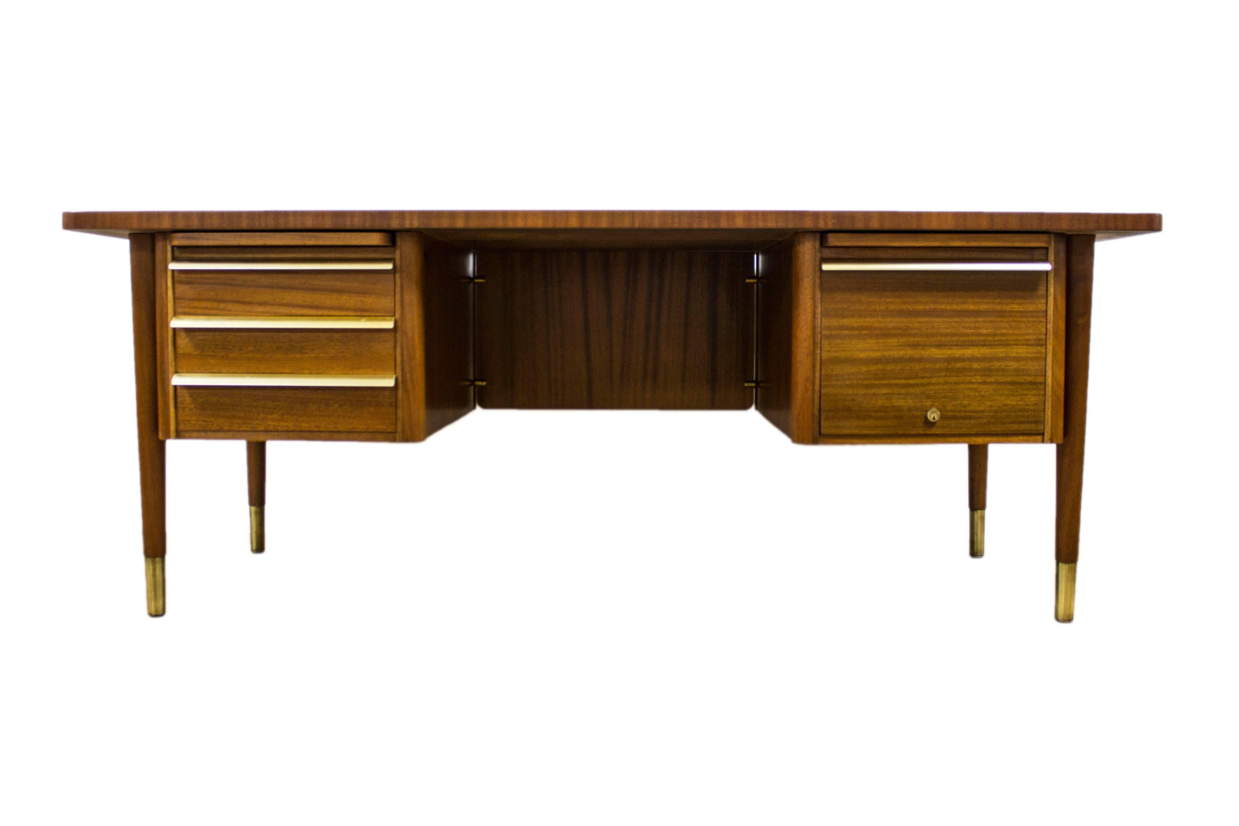 Abbess Furniture produced functional and highly desirable furniture throughout their history and were particularly favoured for their stunning and versatile desk designs which were the staple of academics and professionals alike. As seen on retro