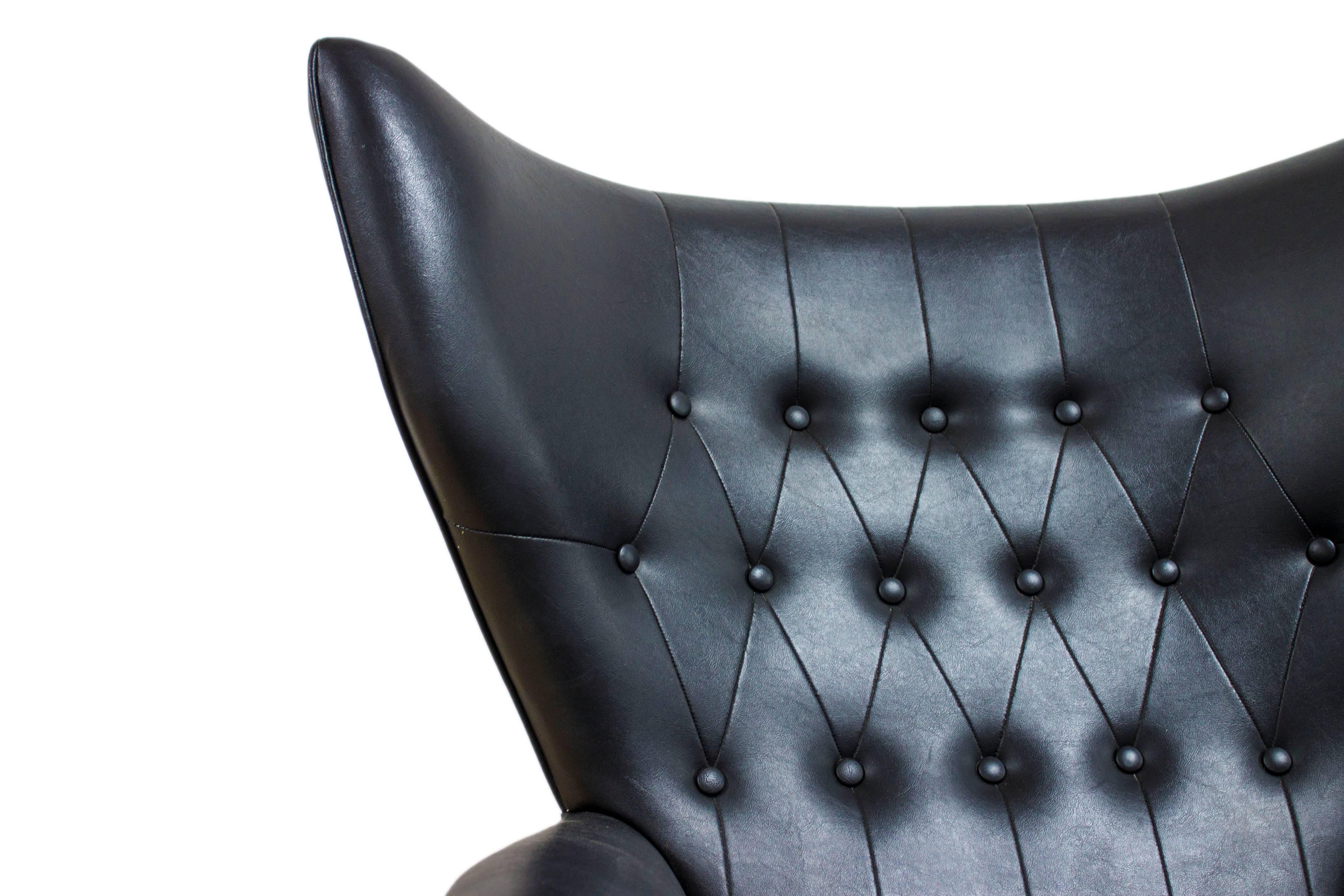 Mid-Century Modern G Plan Wingbacked Blofeld Swivel Chair Model 6250 Black Leather Eames Era For Sale