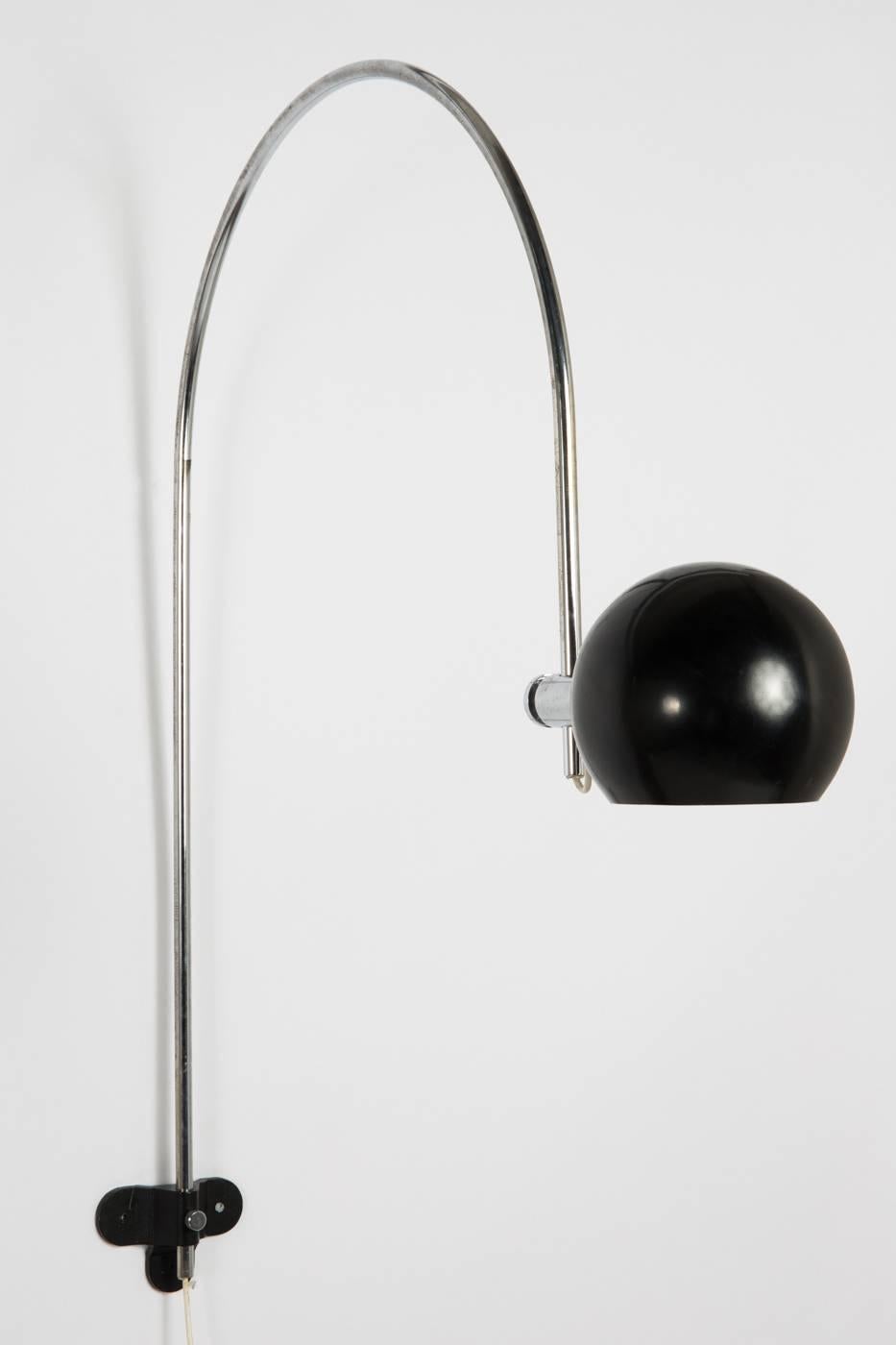 Italian Large Bow Lamp in Black and Chrome Lacquered Metal For Sale