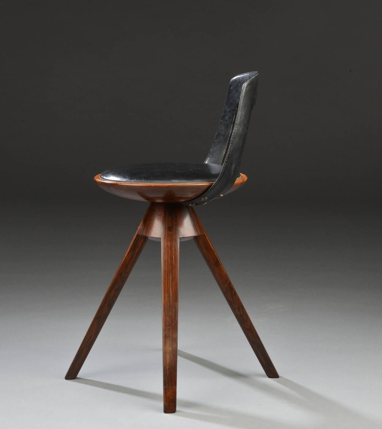 A swivel chair or stool, sloping tapered solid Brazilian rosewood legs, seat and back with original black leather upholstery by Tove and Edvard Kindt-Larsen. 

Produced by master cabinetmaker Thorald Madsen, with maker's plaque. 

Designed in