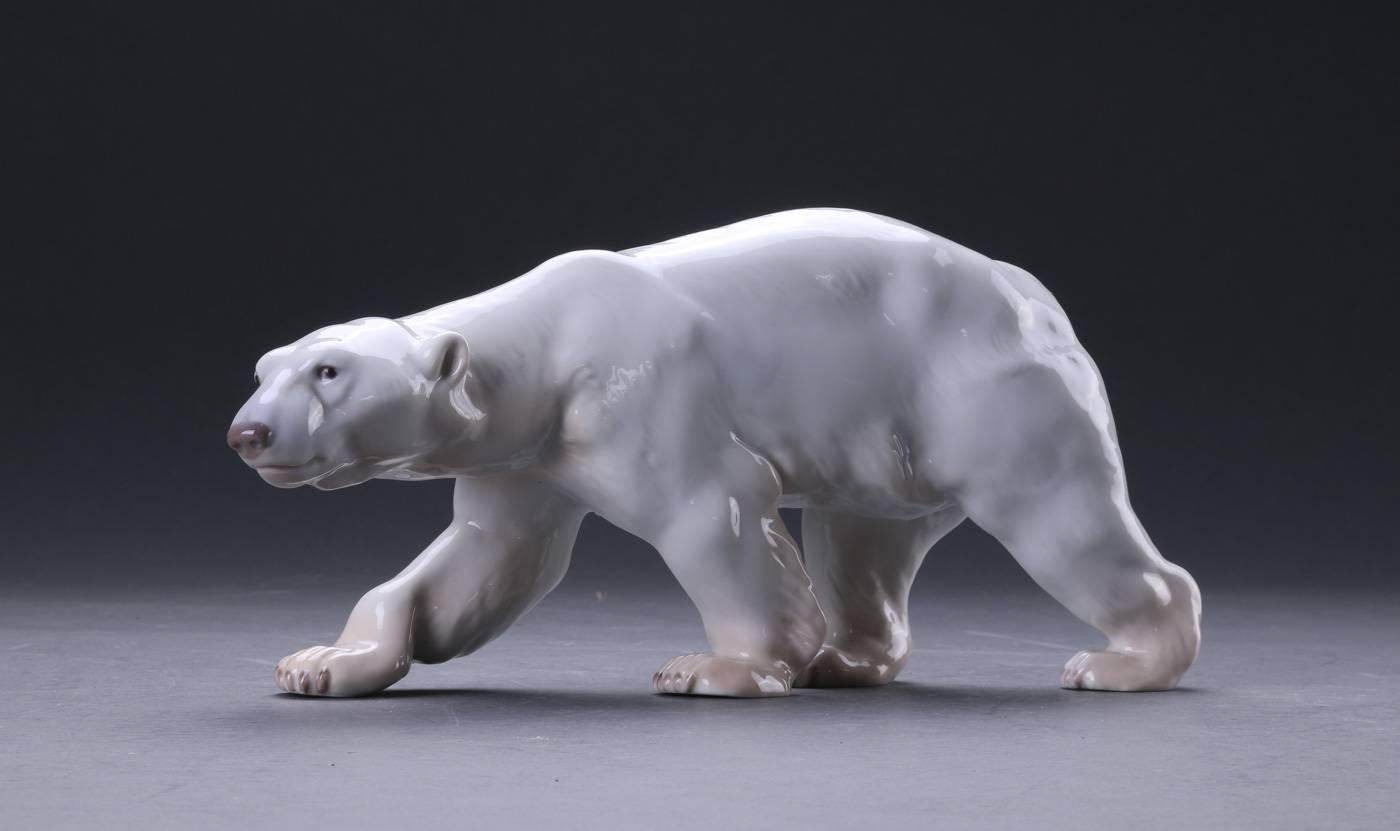 A polar bear by Knud Kyhn in glazed stoneware made by Bing and Grøndahl. Stamped with the abbreviation of the factory “B and G Kobenhavn Danmark B and G. Made in Denmark B and G”. Number «1785 R”».