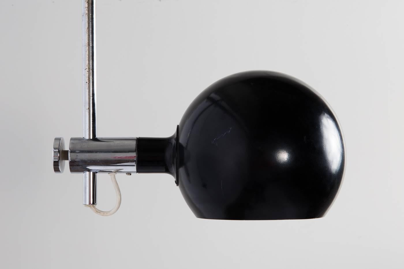 Late 20th Century Large Bow Lamp in Black and Chrome Lacquered Metal For Sale