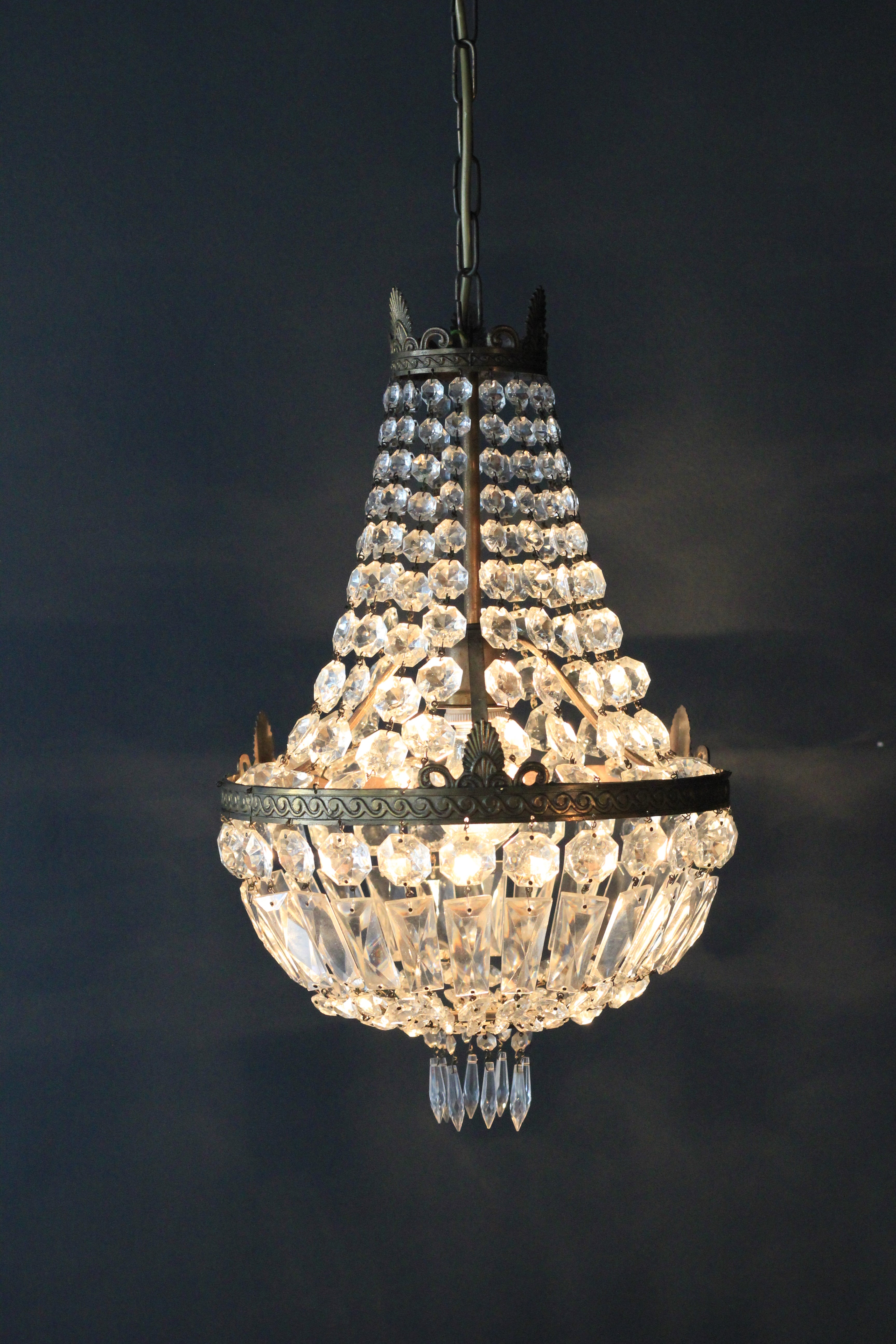 Sac A Pearl Chandelier Crystal Hall