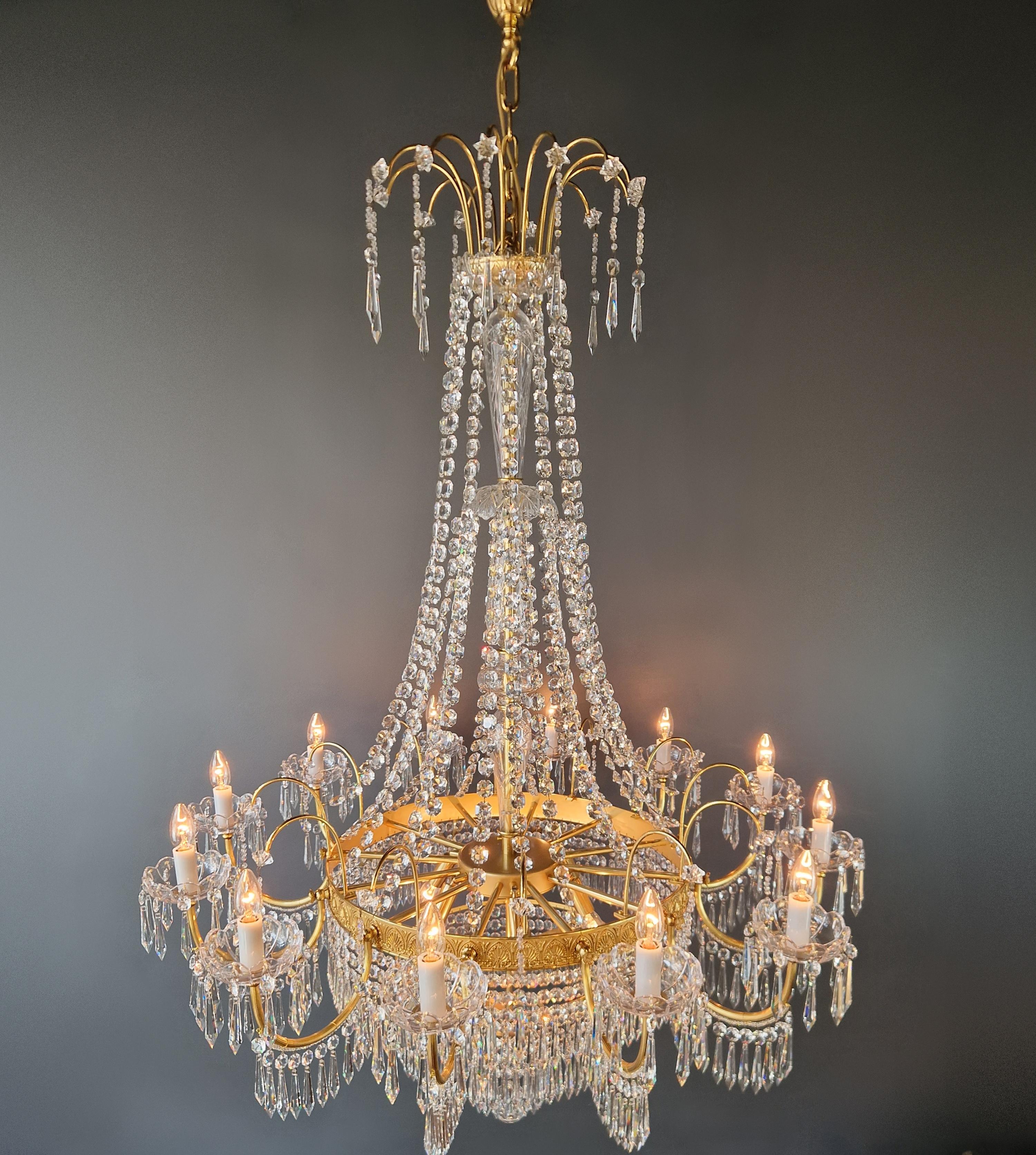 Grande lampadario barocco in cristallo in ottone massiccio Grande classico a sospensione in vendita 6