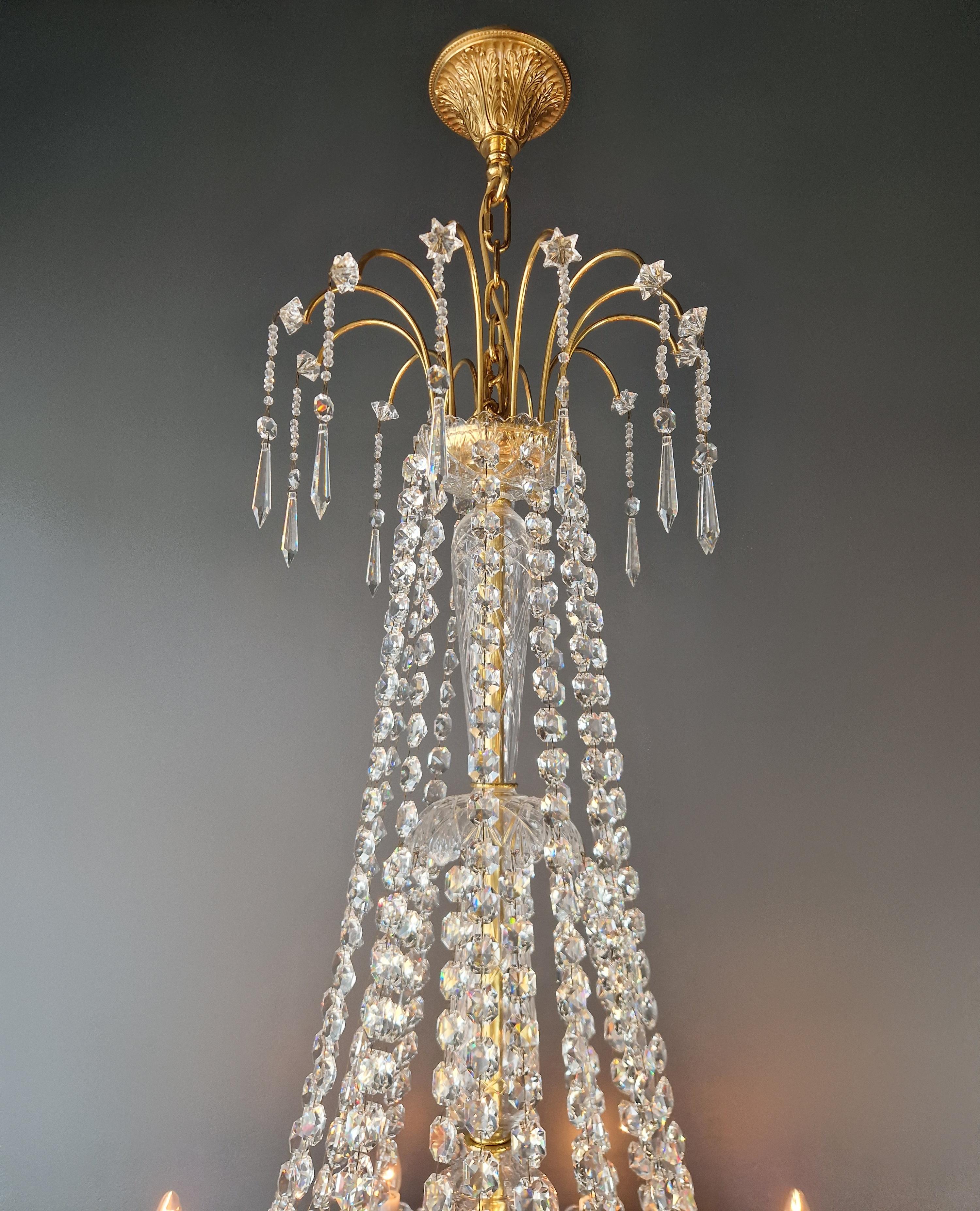 Grande lampadario barocco in cristallo in ottone massiccio Grande classico a sospensione in vendita 3