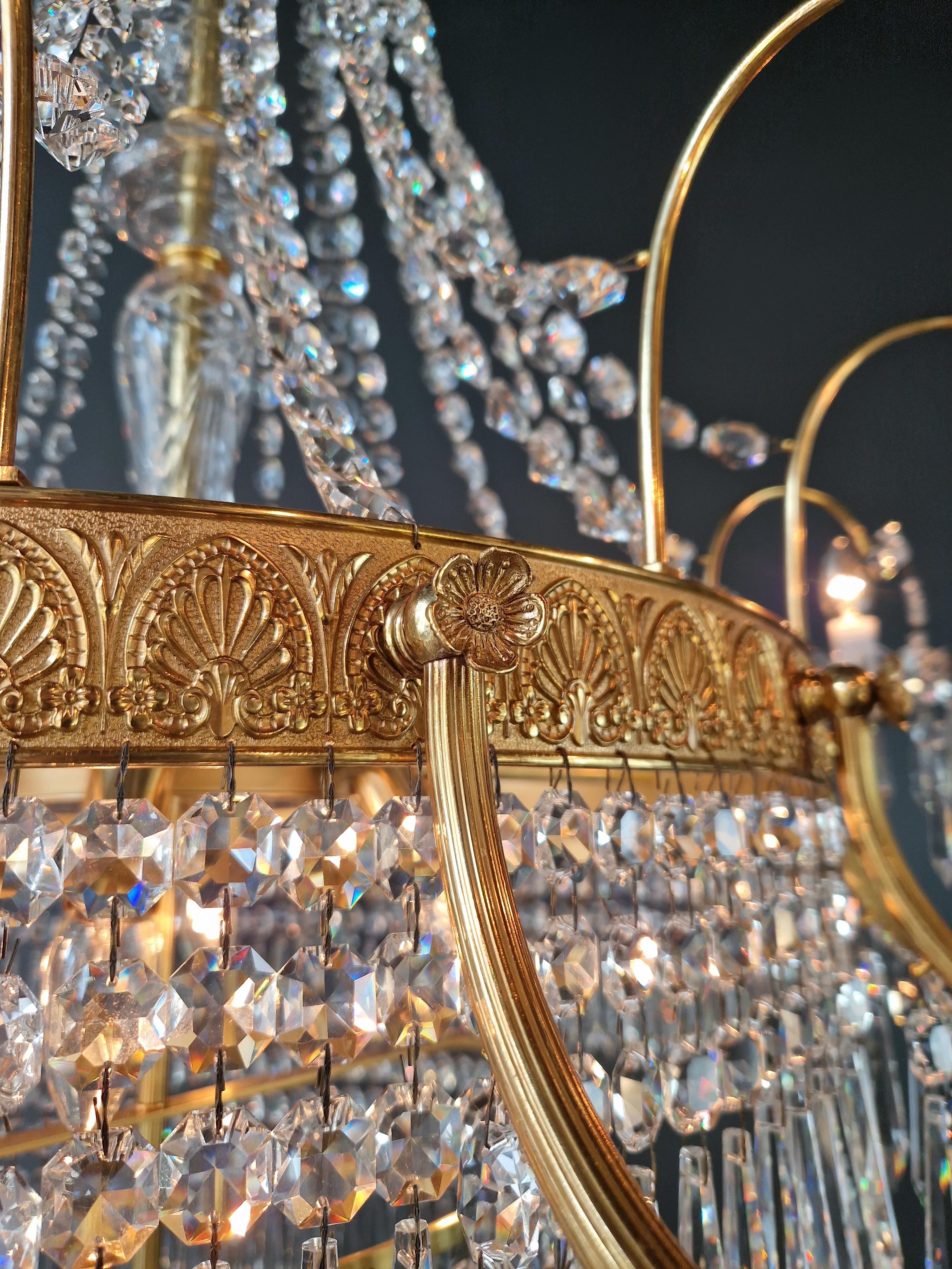 Grande lampadario barocco in cristallo in ottone massiccio Grande classico a sospensione in vendita 4