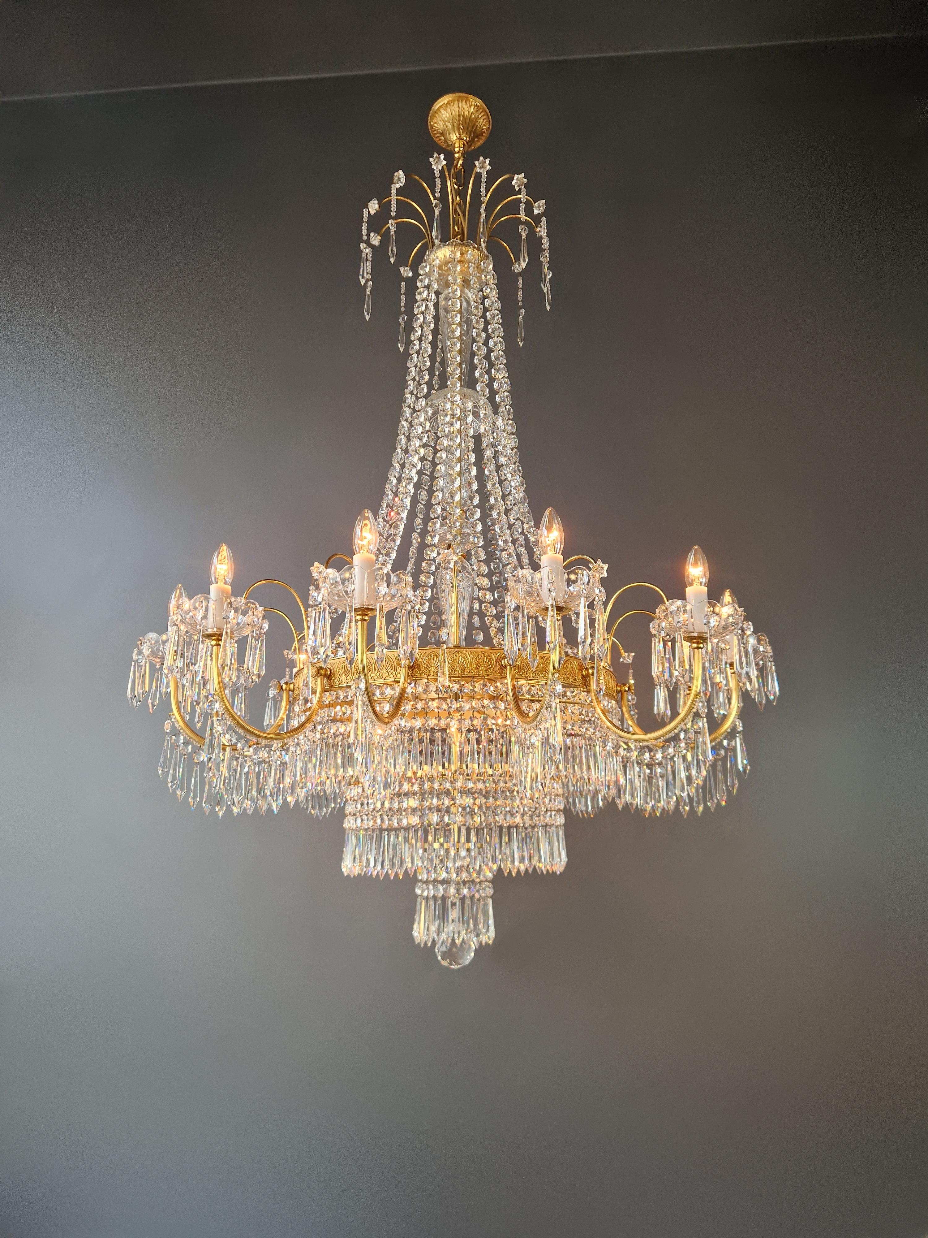 Annodato a mano Grande lampadario barocco in cristallo in ottone massiccio Grande classico a sospensione in vendita