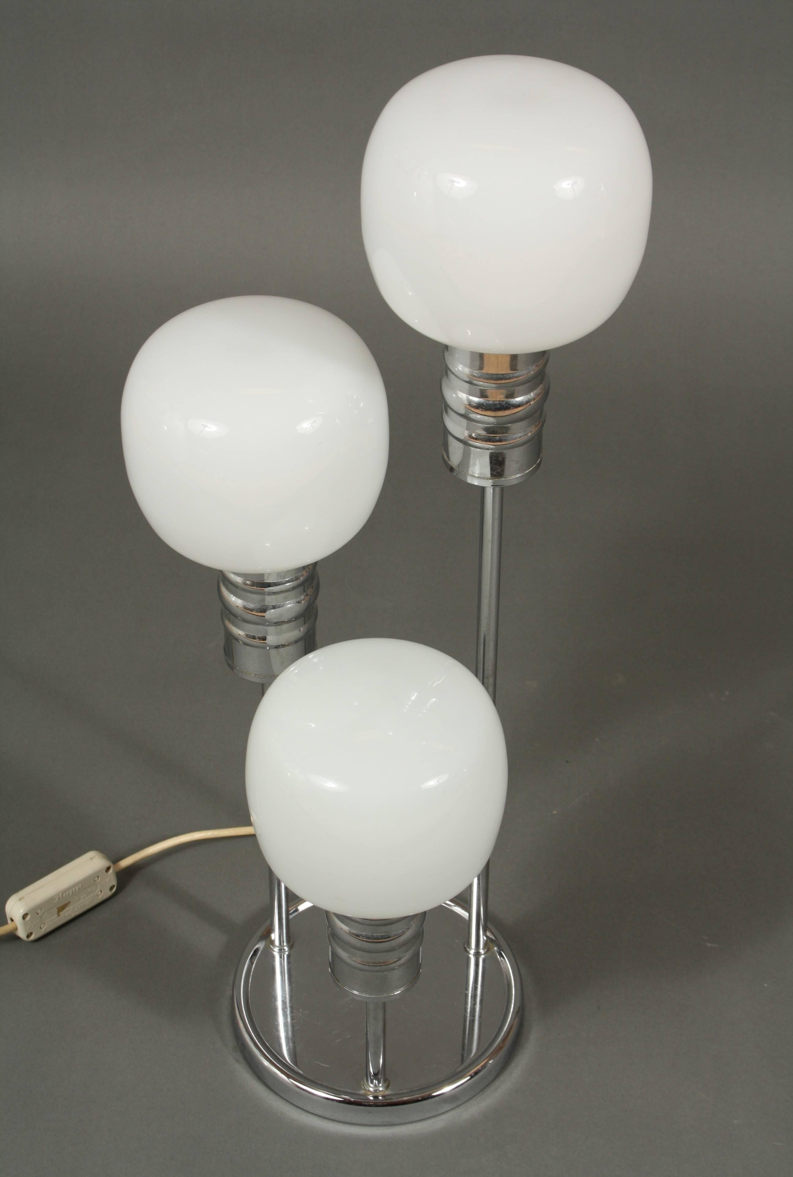 Unknown Chrome Table Lamp with Three White Glasses For Sale