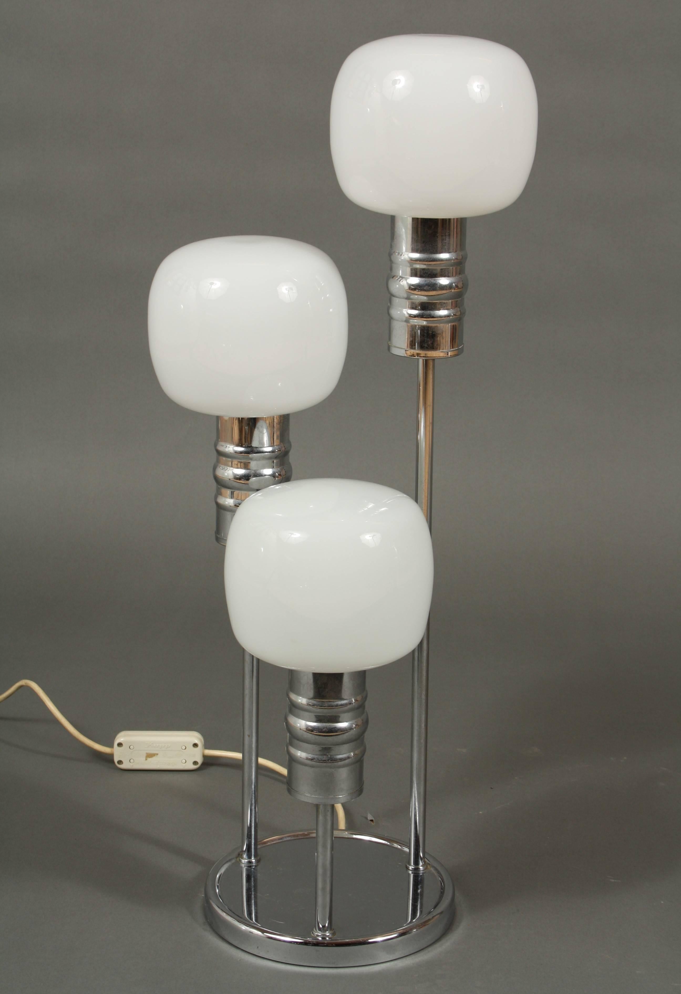 Mid-Century Modern Chrome Table Lamp with Three White Glasses For Sale