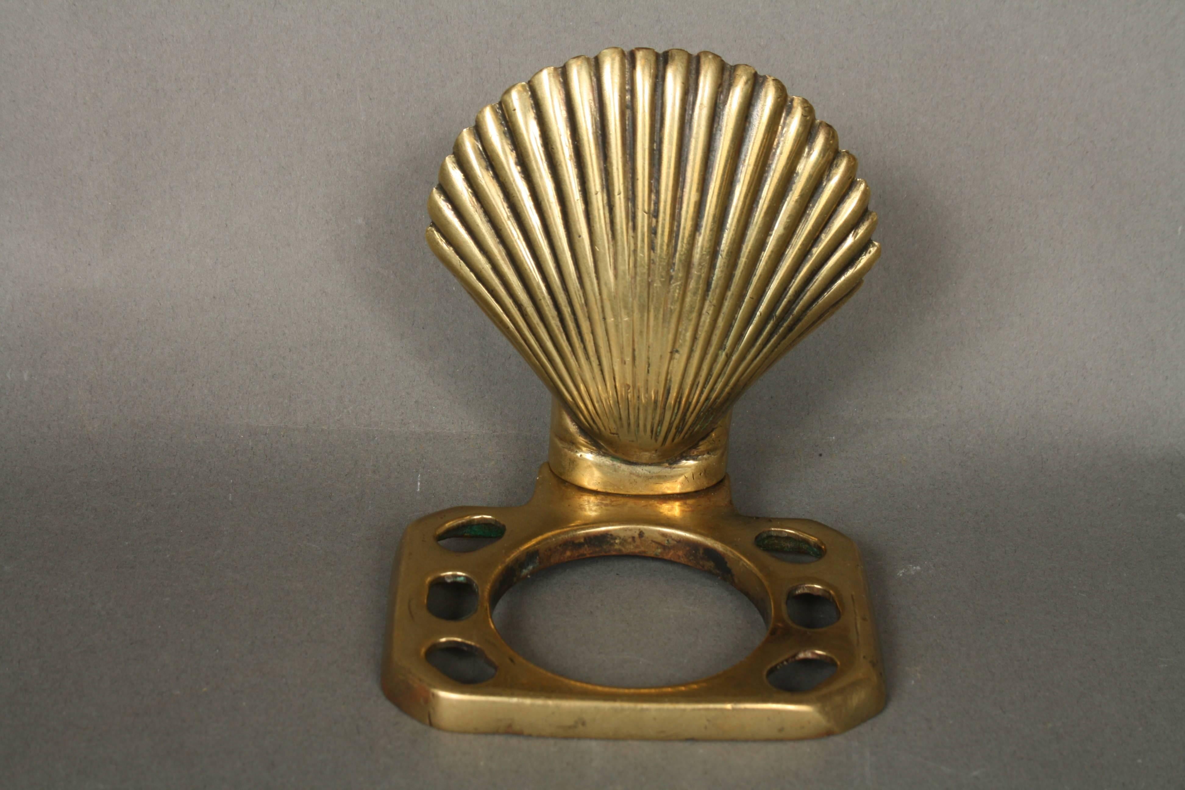 Hollywood Regency Shell Shaped Soap Dish and Toothbrush Holder, Brass, 1950s For Sale