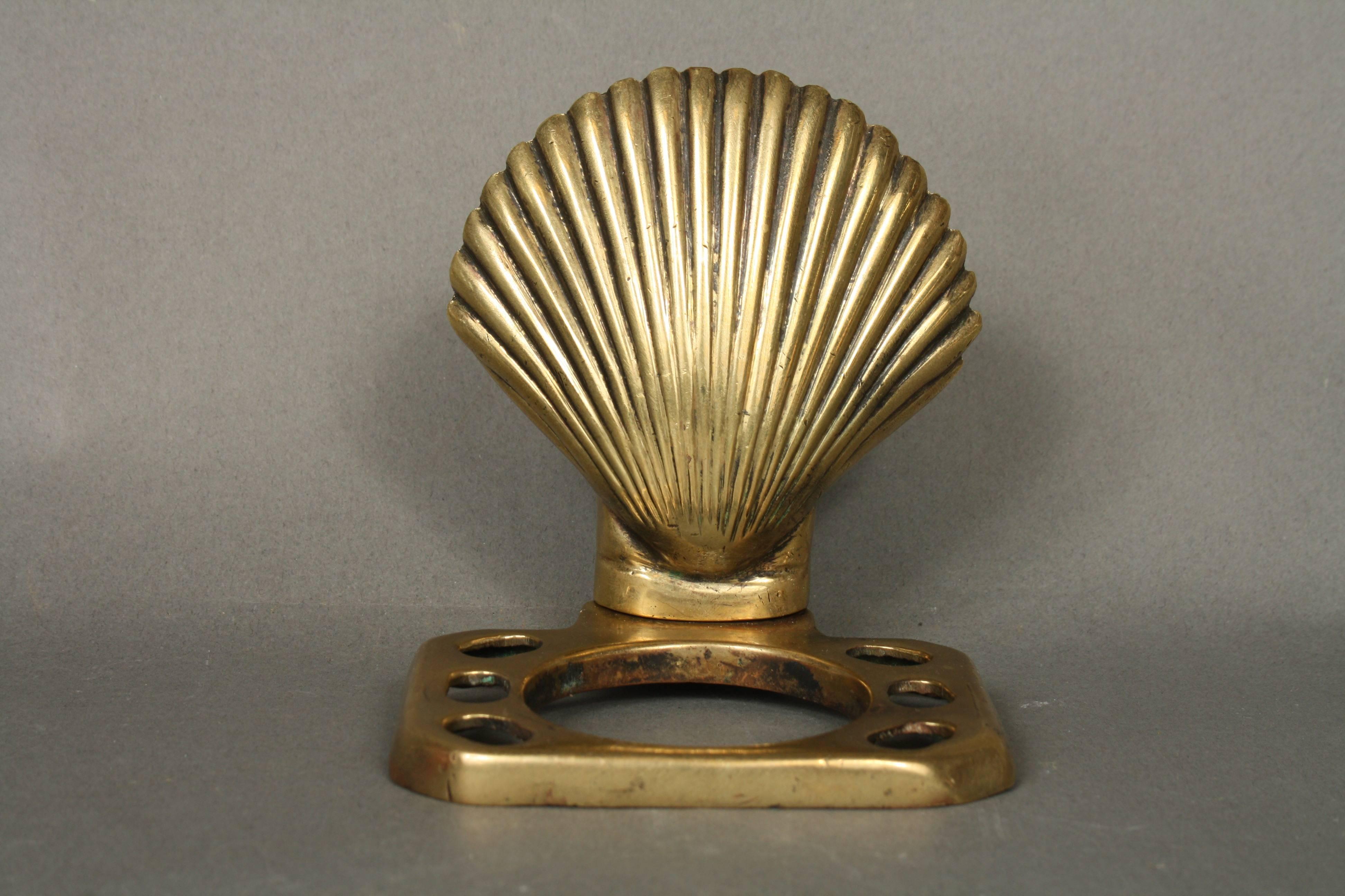 Shell Shaped Soap Dish and Toothbrush Holder, Brass, 1950s For Sale 1