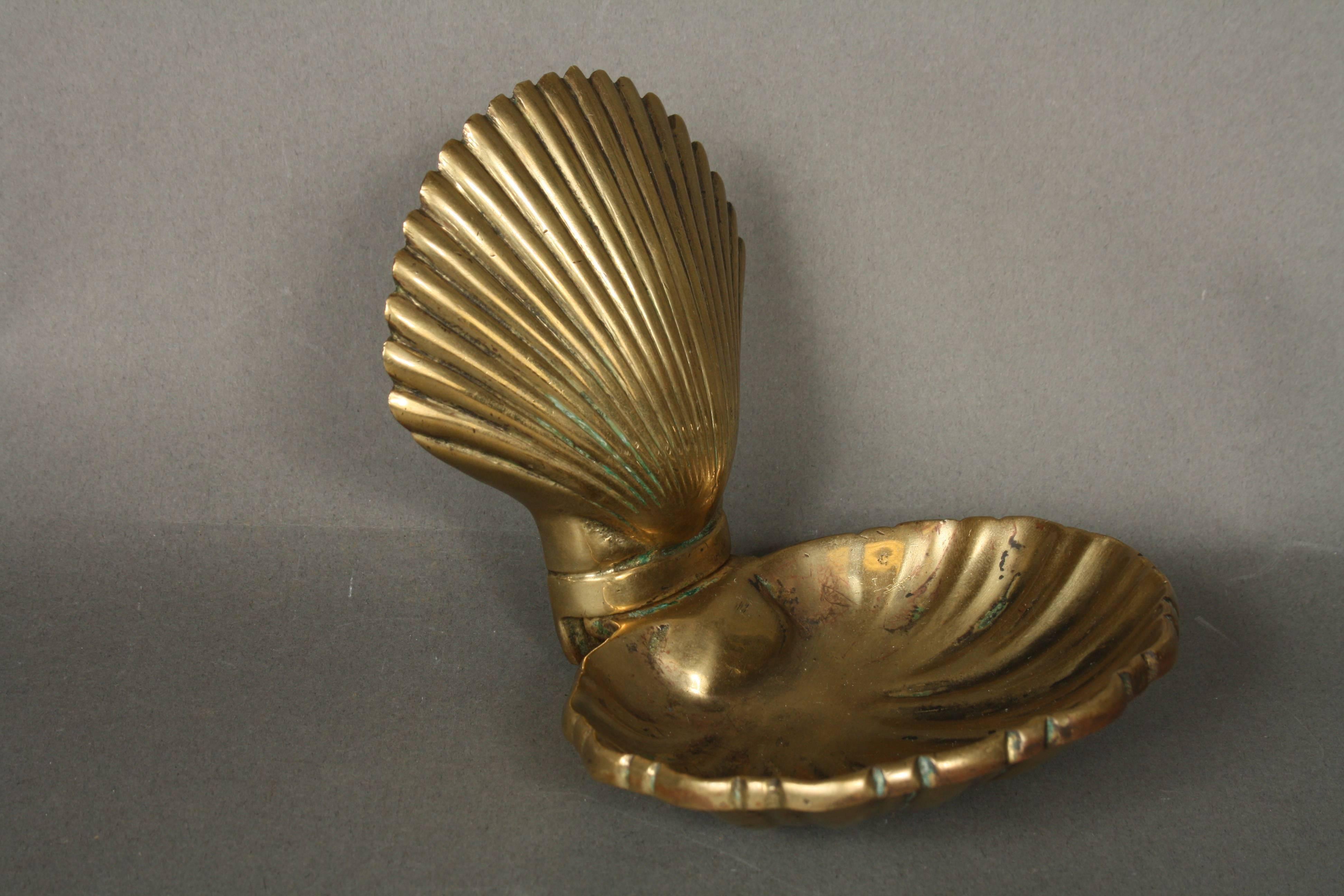Shell Shaped Soap Dish and Toothbrush Holder, Brass, 1950s For Sale 2
