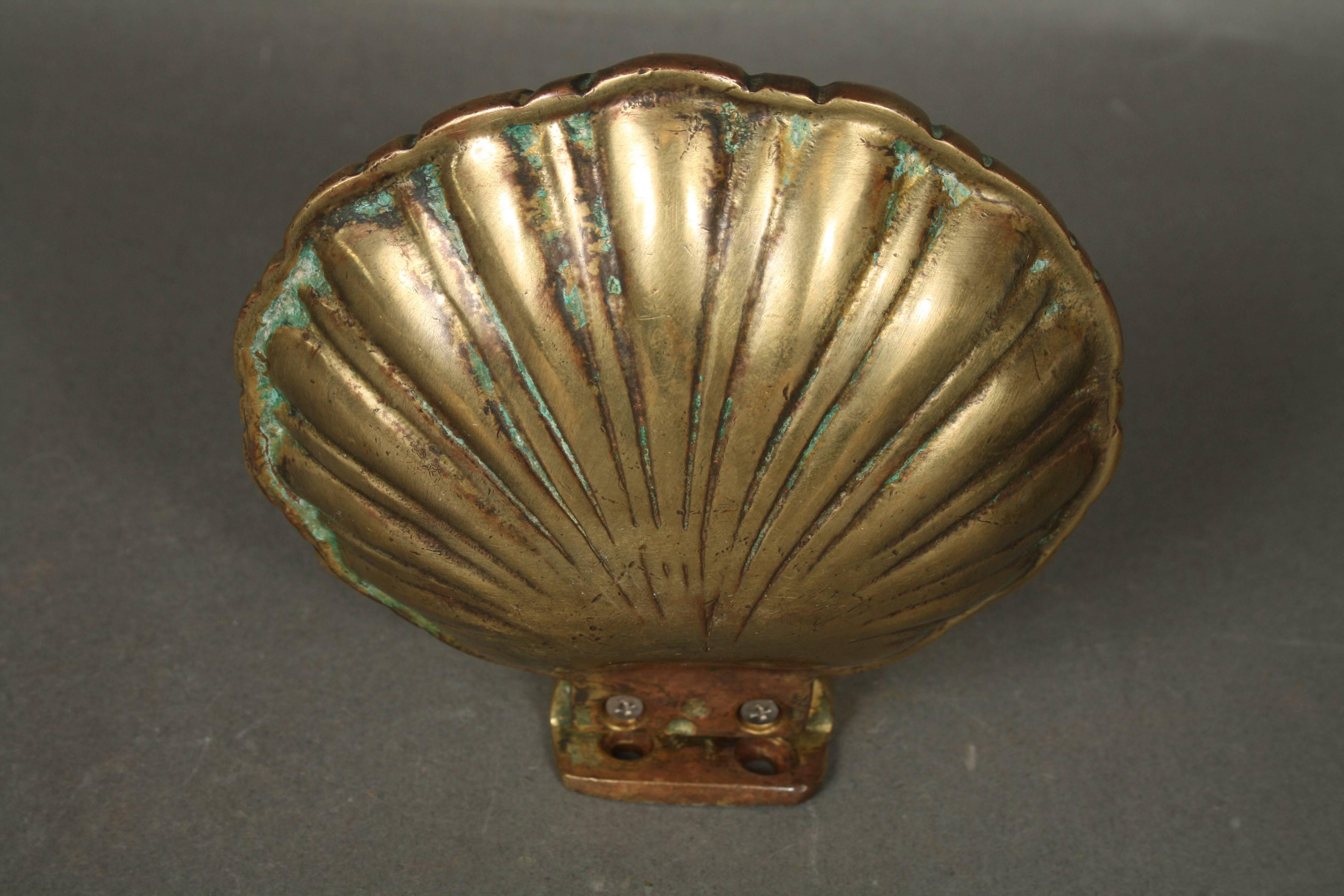 Shell Shaped Soap Dish and Toothbrush Holder, Brass, 1950s For Sale 3