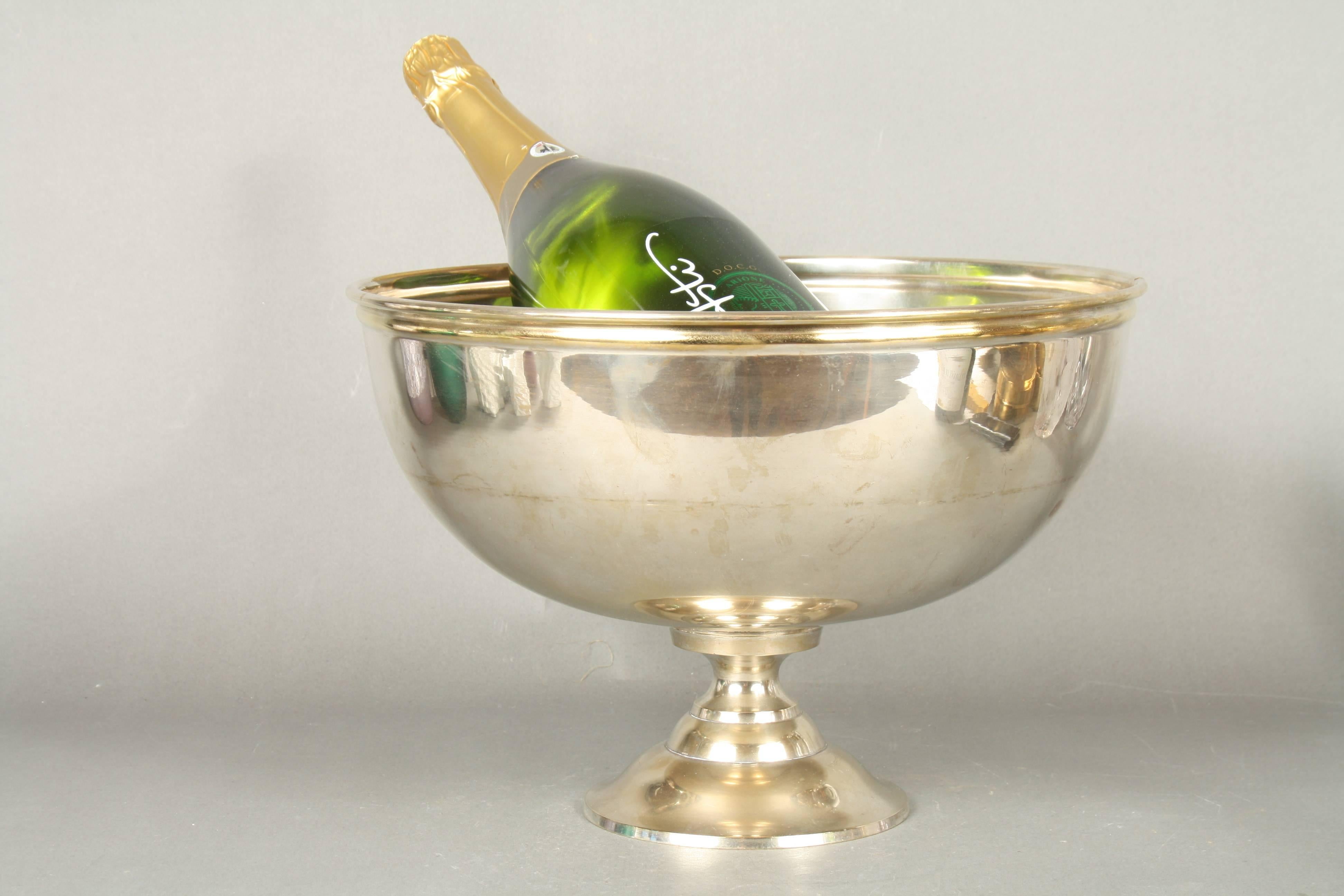 Huge Silver Plate Champagne Cooler In Good Condition For Sale In Faarevejle, DK
