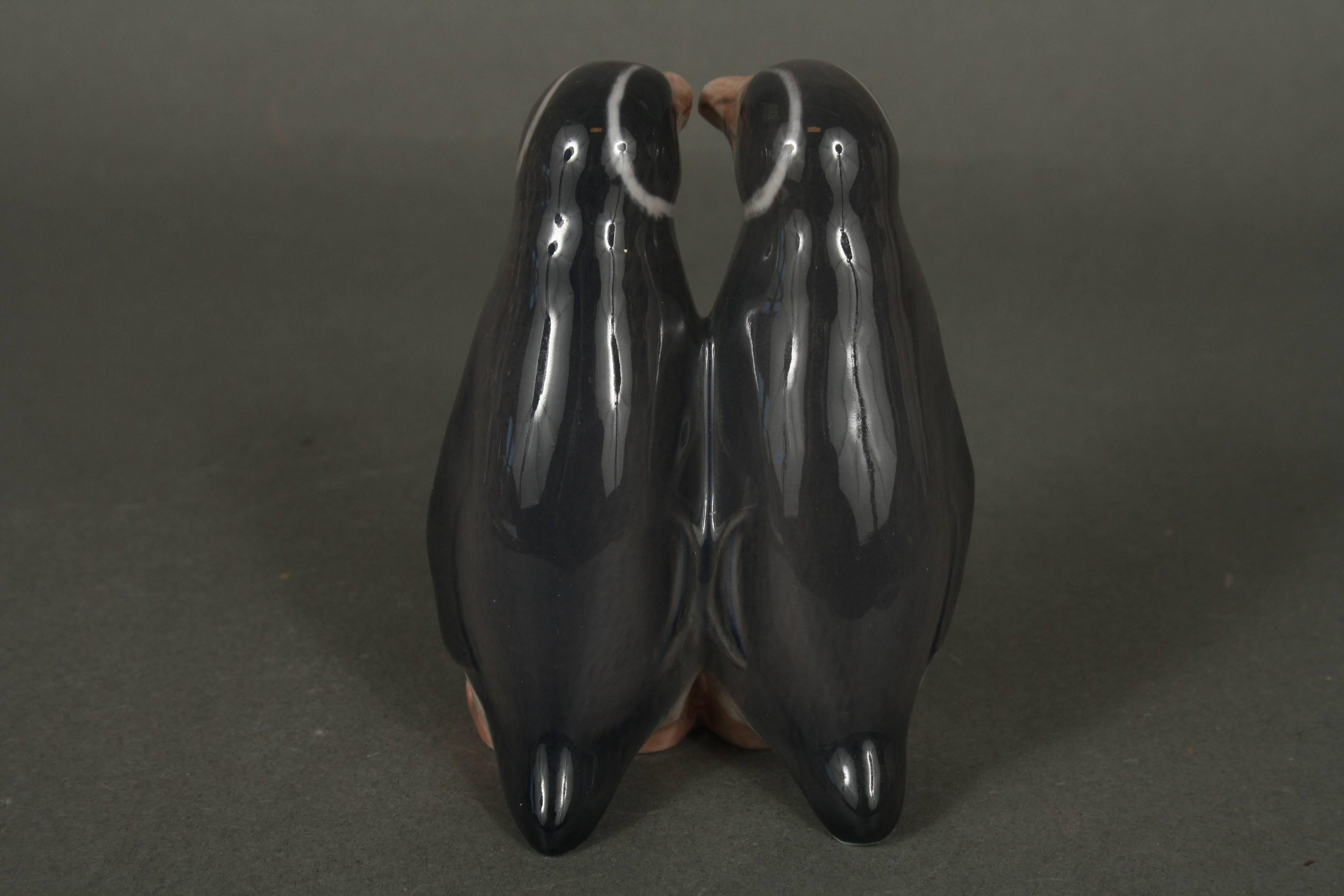 Mid-Century Modern Royal Copenhagen, a Pair of Penguins, No. 1190, Anna Trap, Denmark For Sale