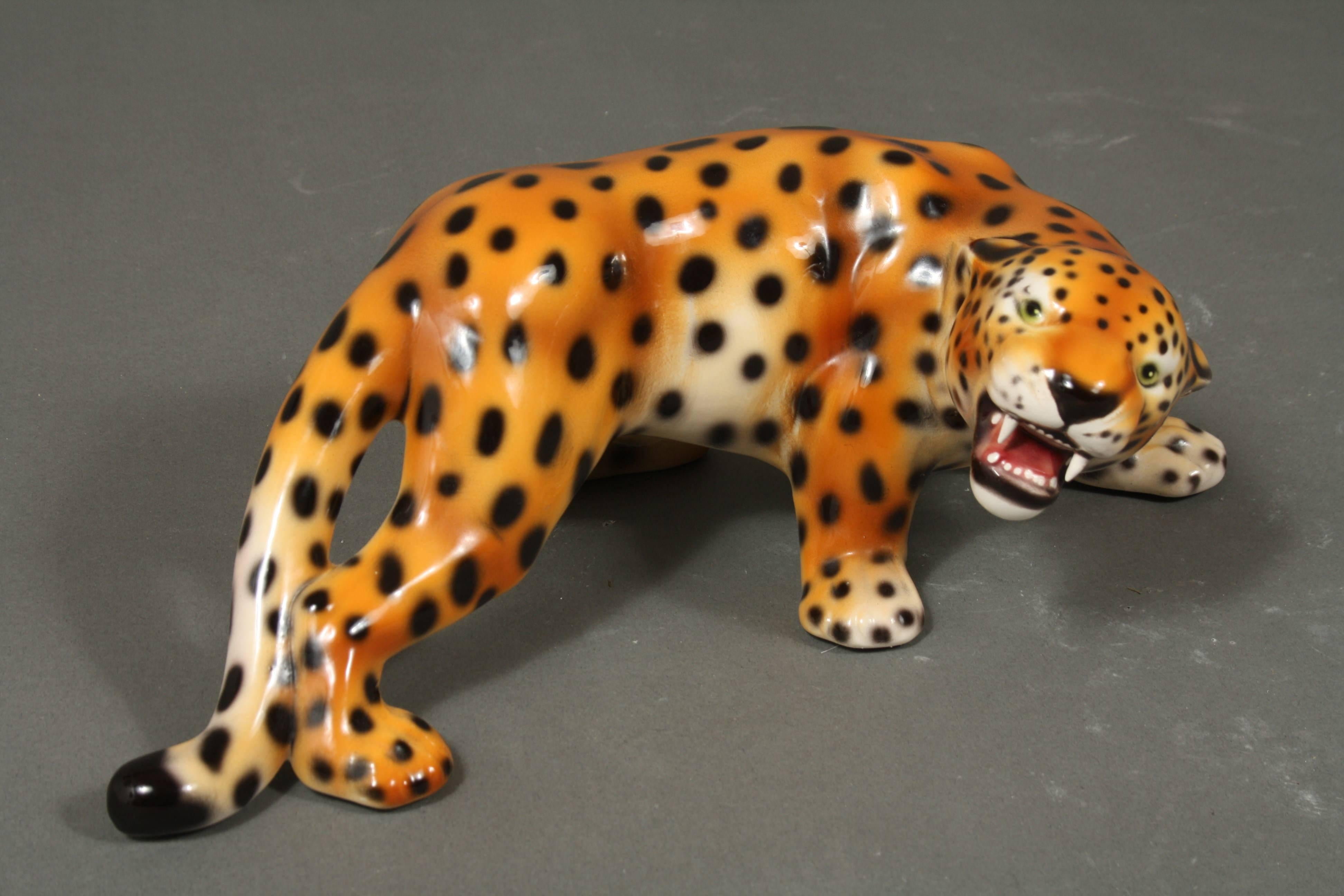 Porcelain Sculpture of a Cheetah, Italy For Sale 1