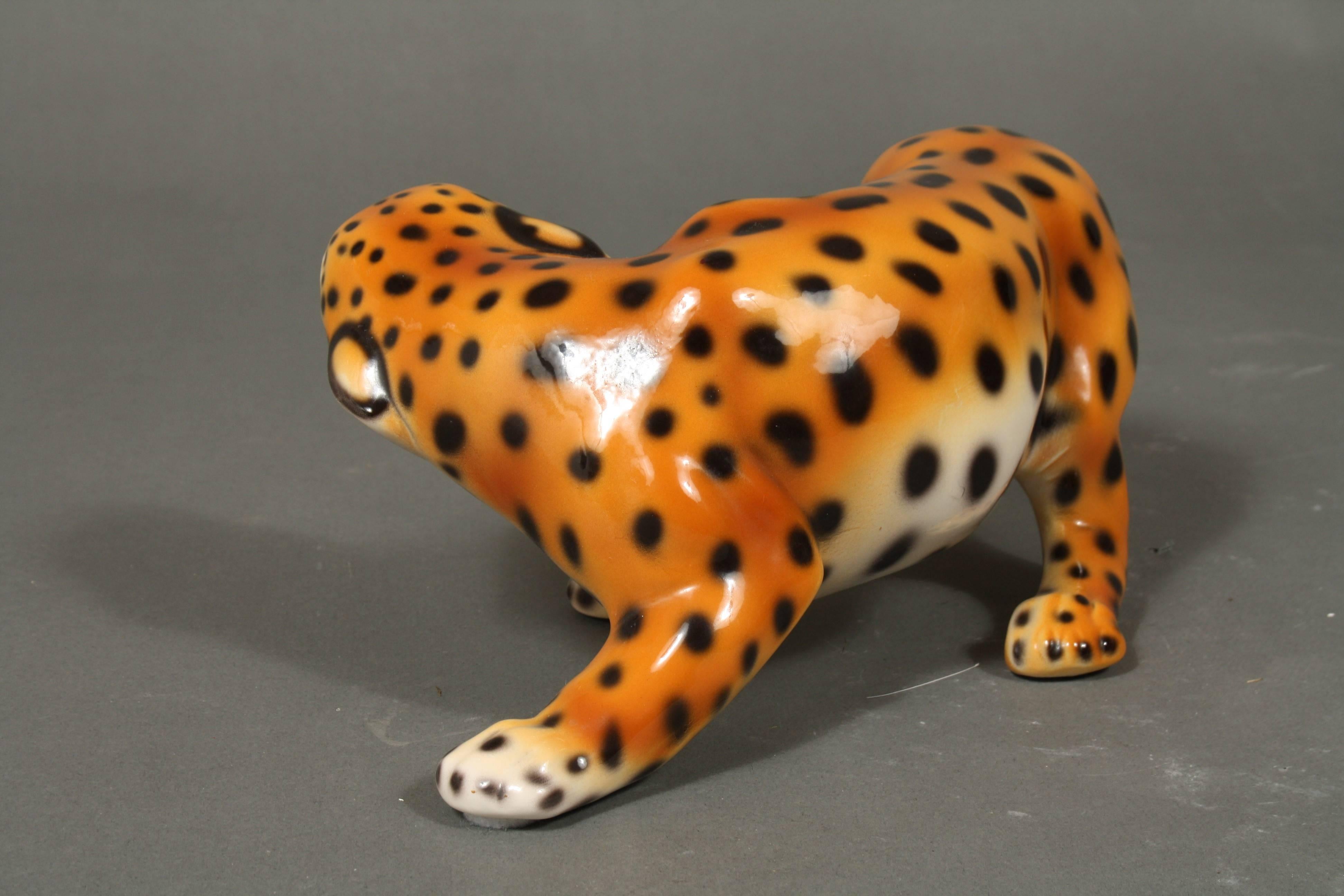 Italian Porcelain Sculpture of a Cheetah, Italy For Sale