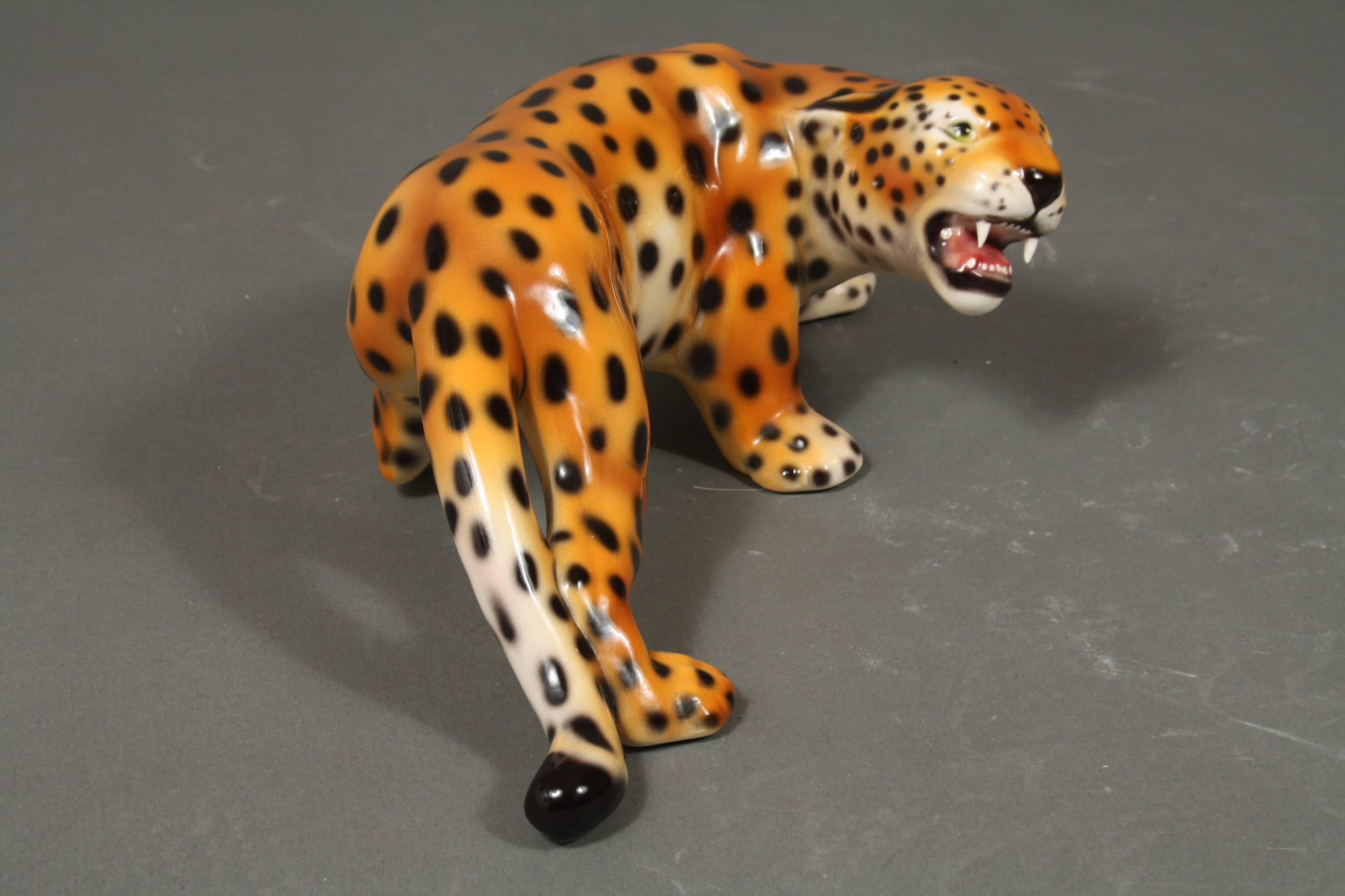 Late 20th Century Porcelain Sculpture of a Cheetah, Italy For Sale