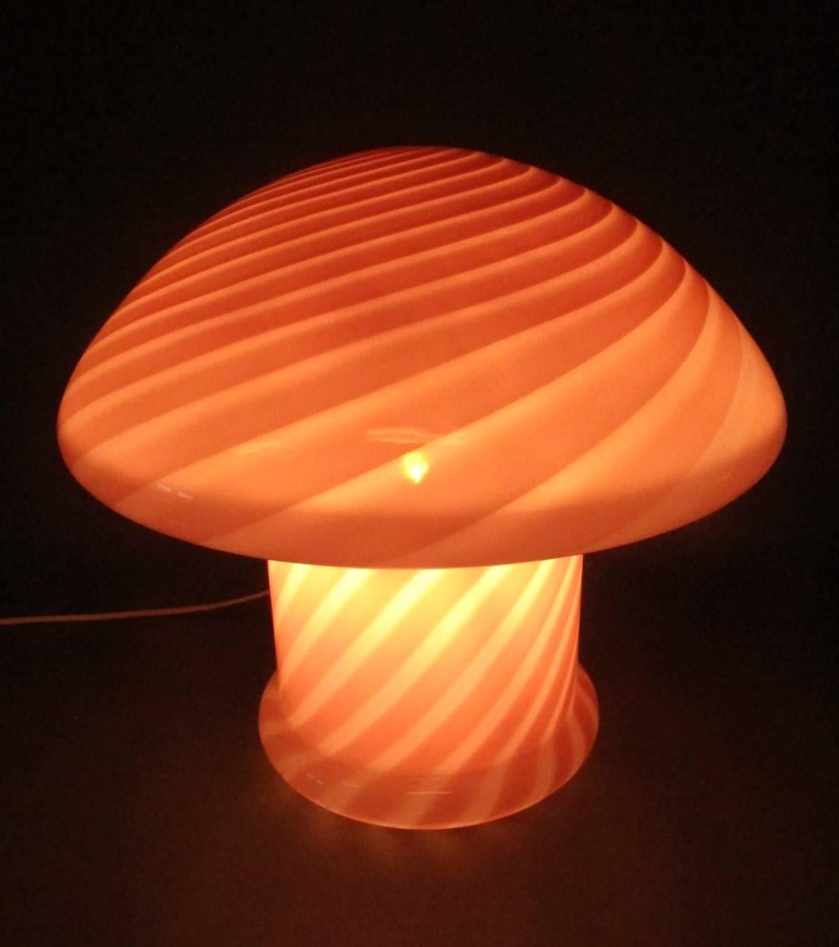 Late 20th Century Mushroom Shaped Pink Table Lamp with Murano Glass by Vetri