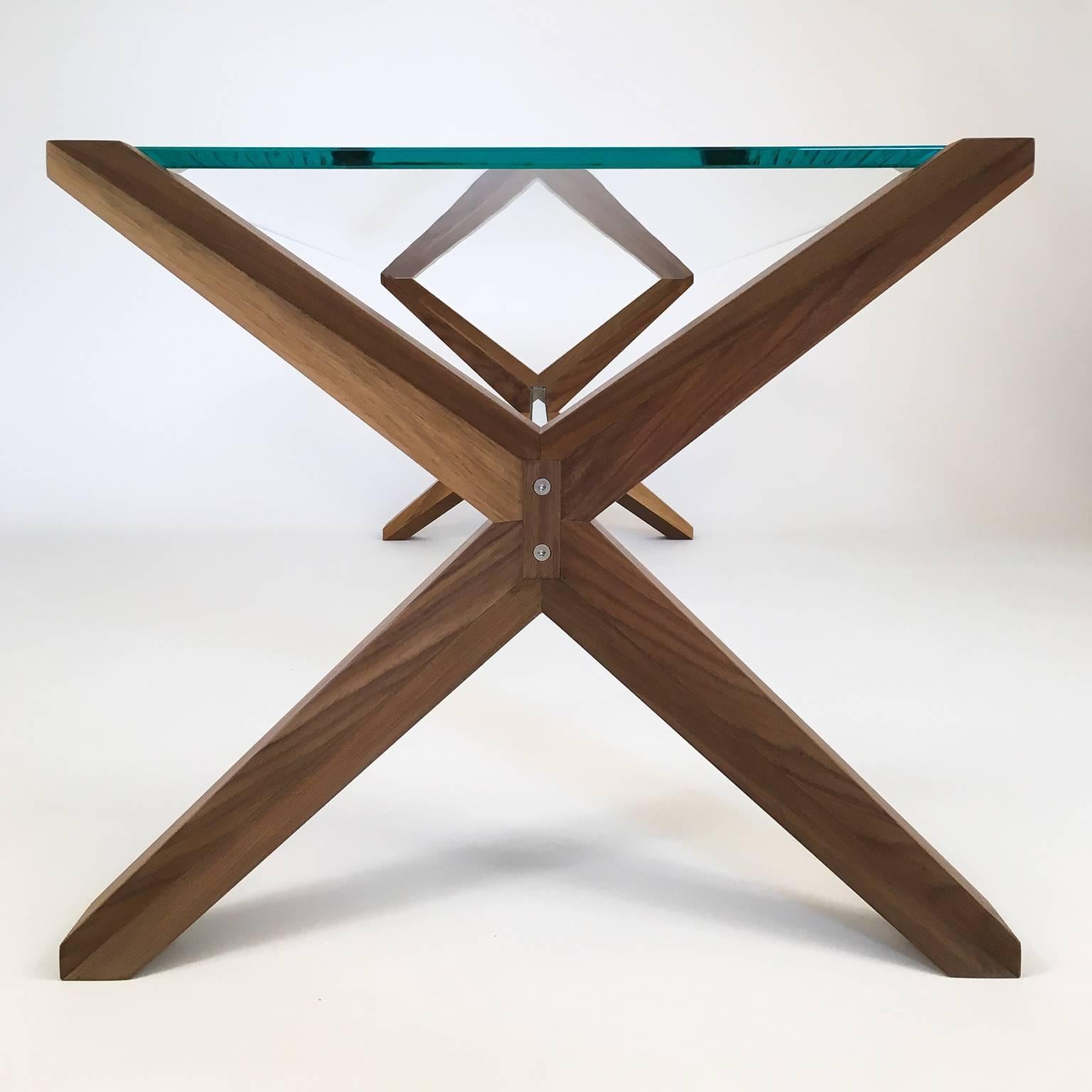 The Stay table is a re-interpretation of a Classic typology. A glass 