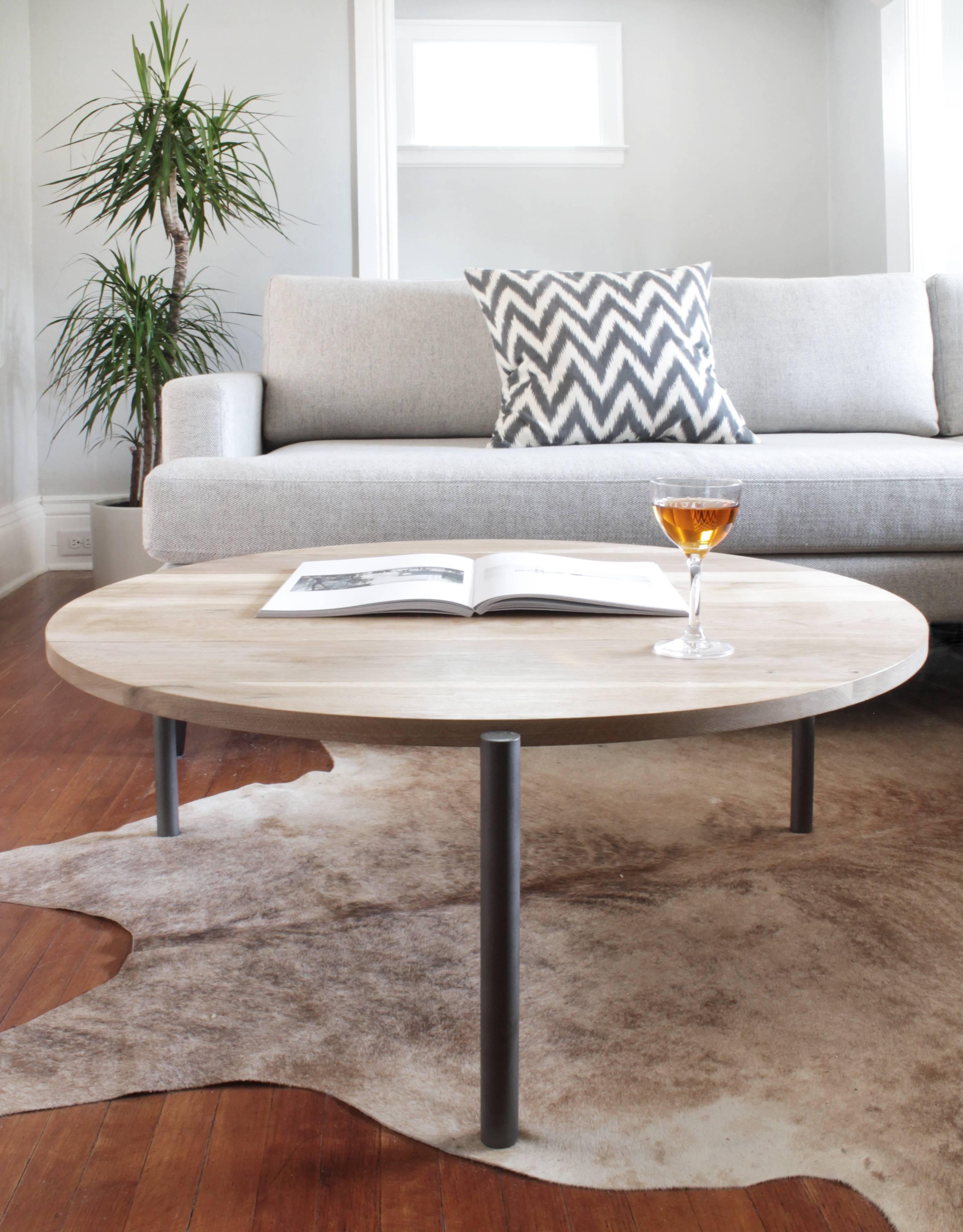 Mix Contemporary Cocktail Table with Wood Top In New Condition For Sale In New York, NY