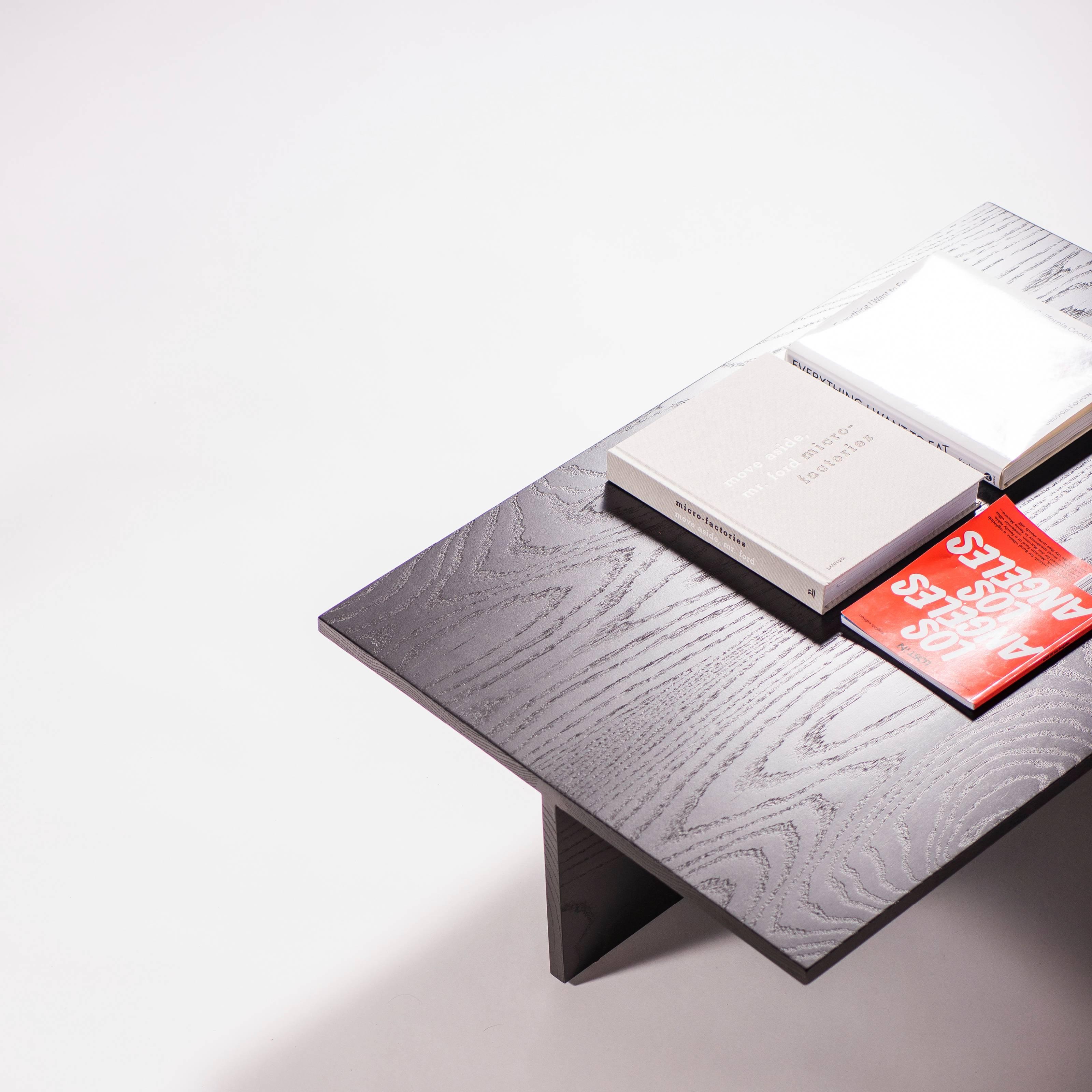XXIe siècle et contemporain Table basse minimaliste en chêne noirci en vente