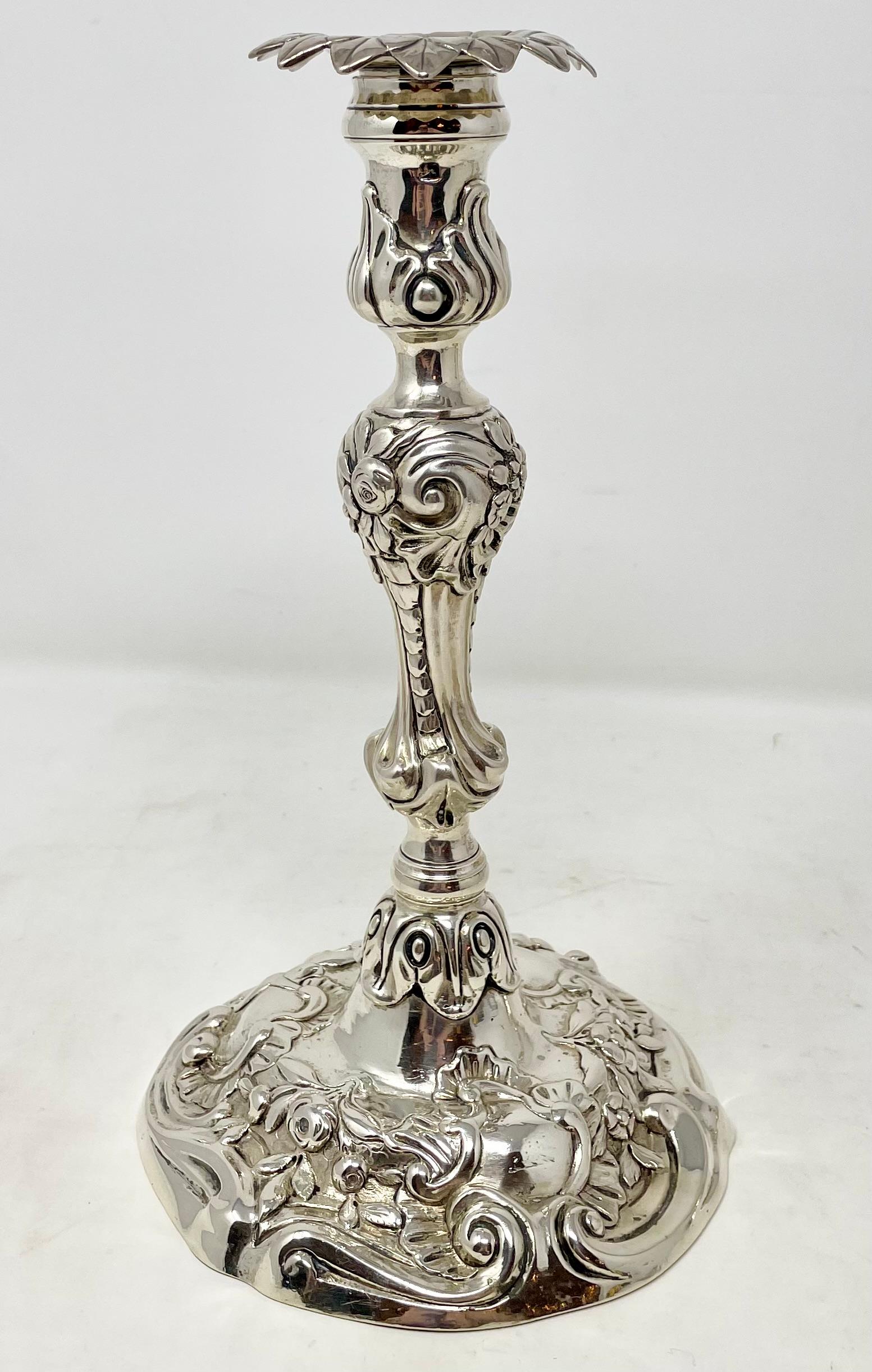 Coppia di antichi candelabri inglesi in argento sterling con marchio, circa 1890 in vendita 1