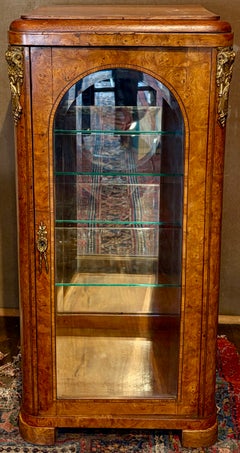 Paire de vitrines anciennes françaises en bois de bruyère, vers les années 1920.