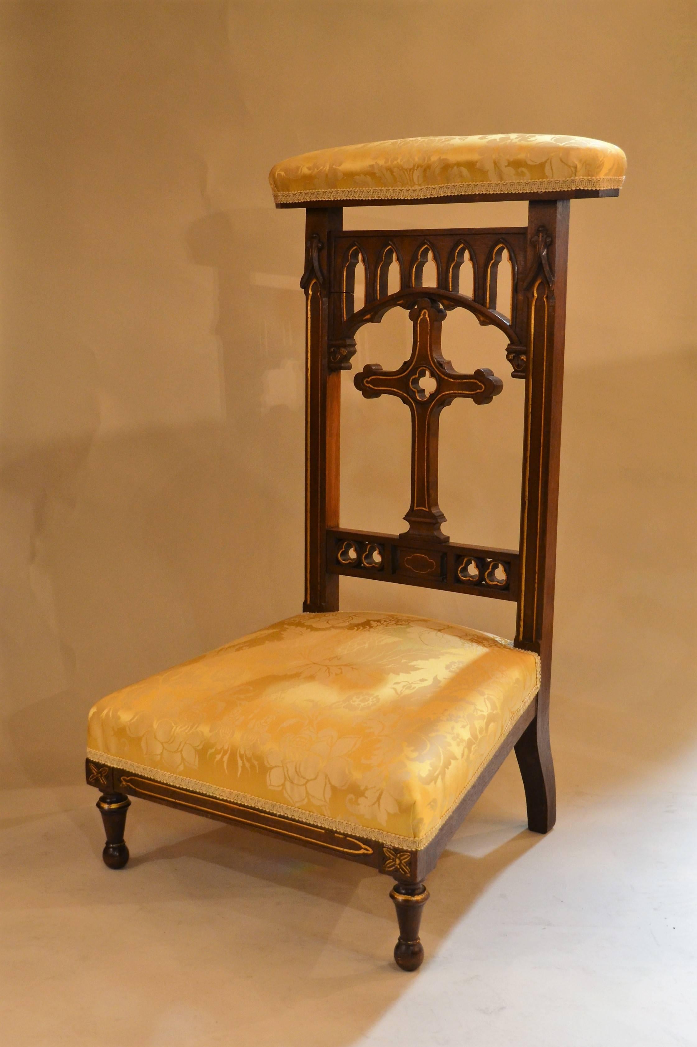 Antique French walnut prie dieu prayer chair, circa 19th century.