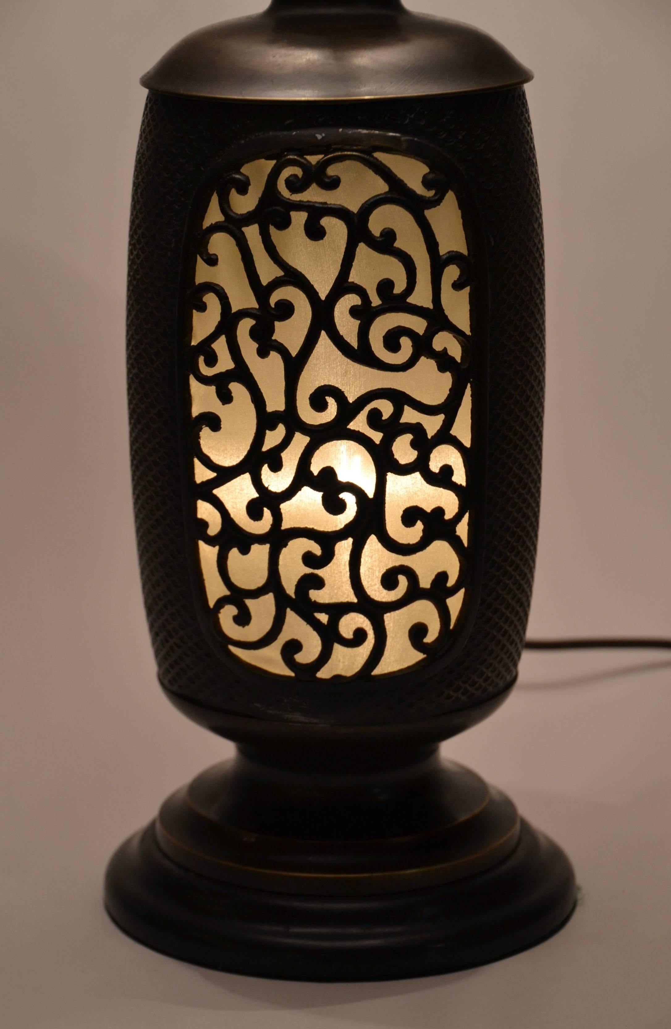 Lampe à lanterne japonaise ancienne en bronze Bon état - En vente à New Orleans, LA