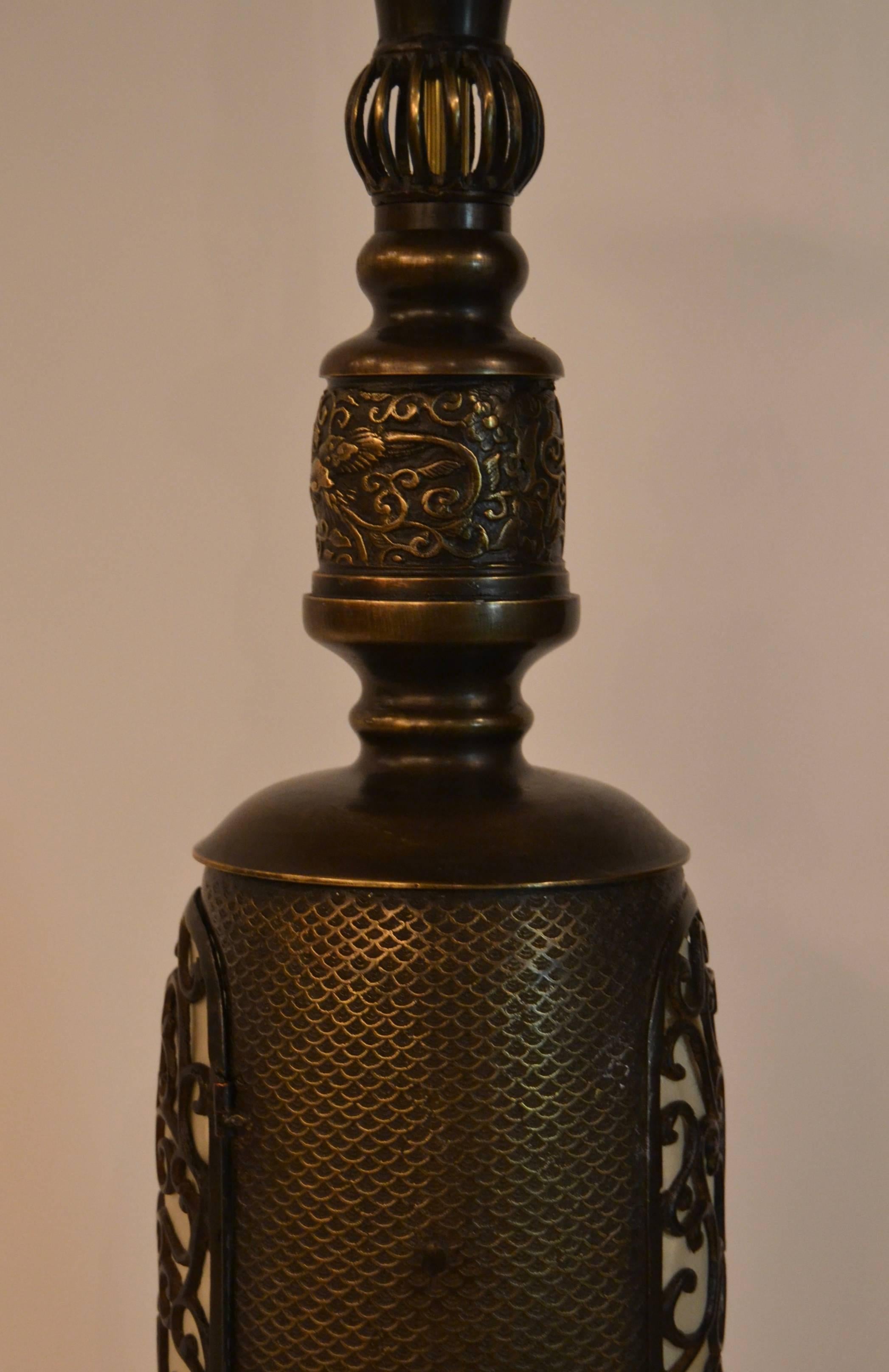 Bronze Lampe à lanterne japonaise ancienne en bronze en vente