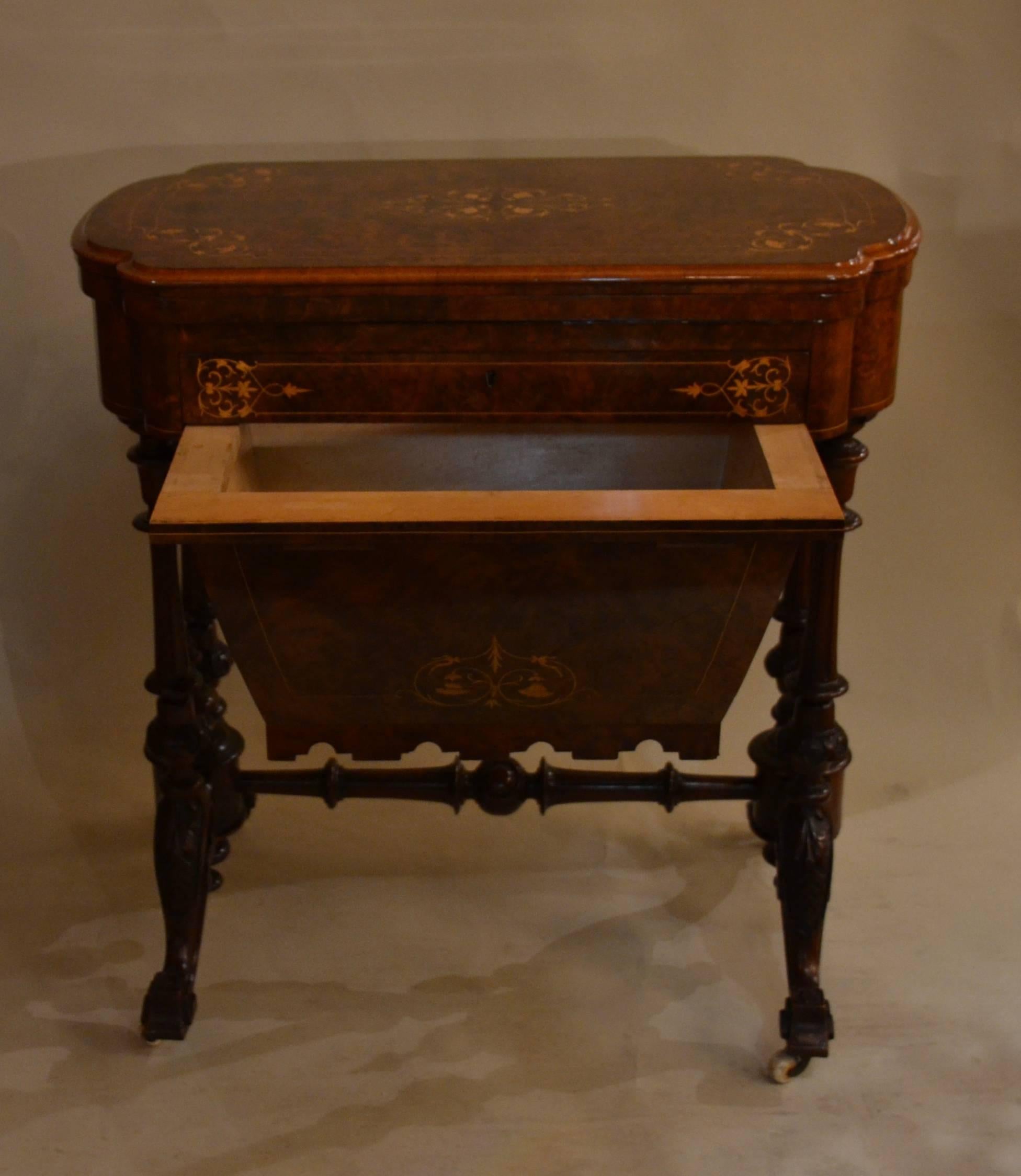 Antique English Burled Walnut Games Table In Excellent Condition In New Orleans, LA