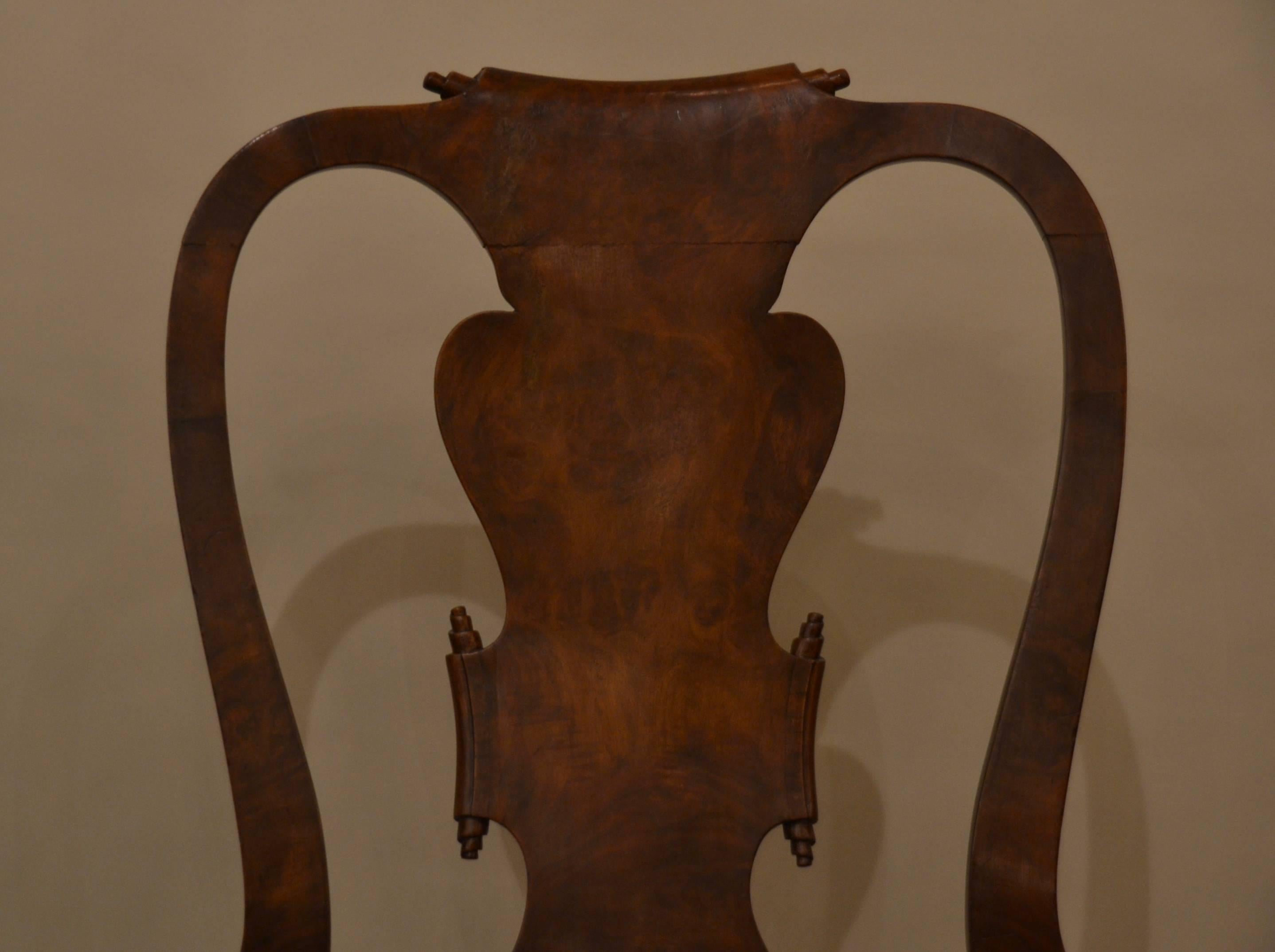 Set of Four 19th Century Antique Queen Anne Walnut Side Chairs In Good Condition In New Orleans, LA