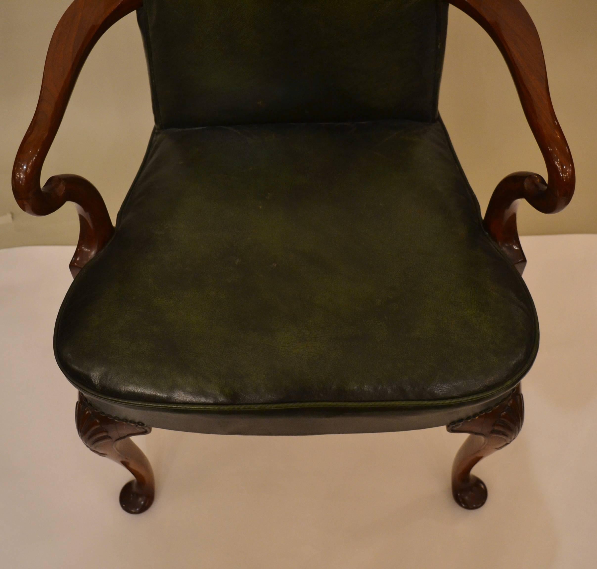 Pair of Antique Leather English Armchairs In Good Condition In New Orleans, LA
