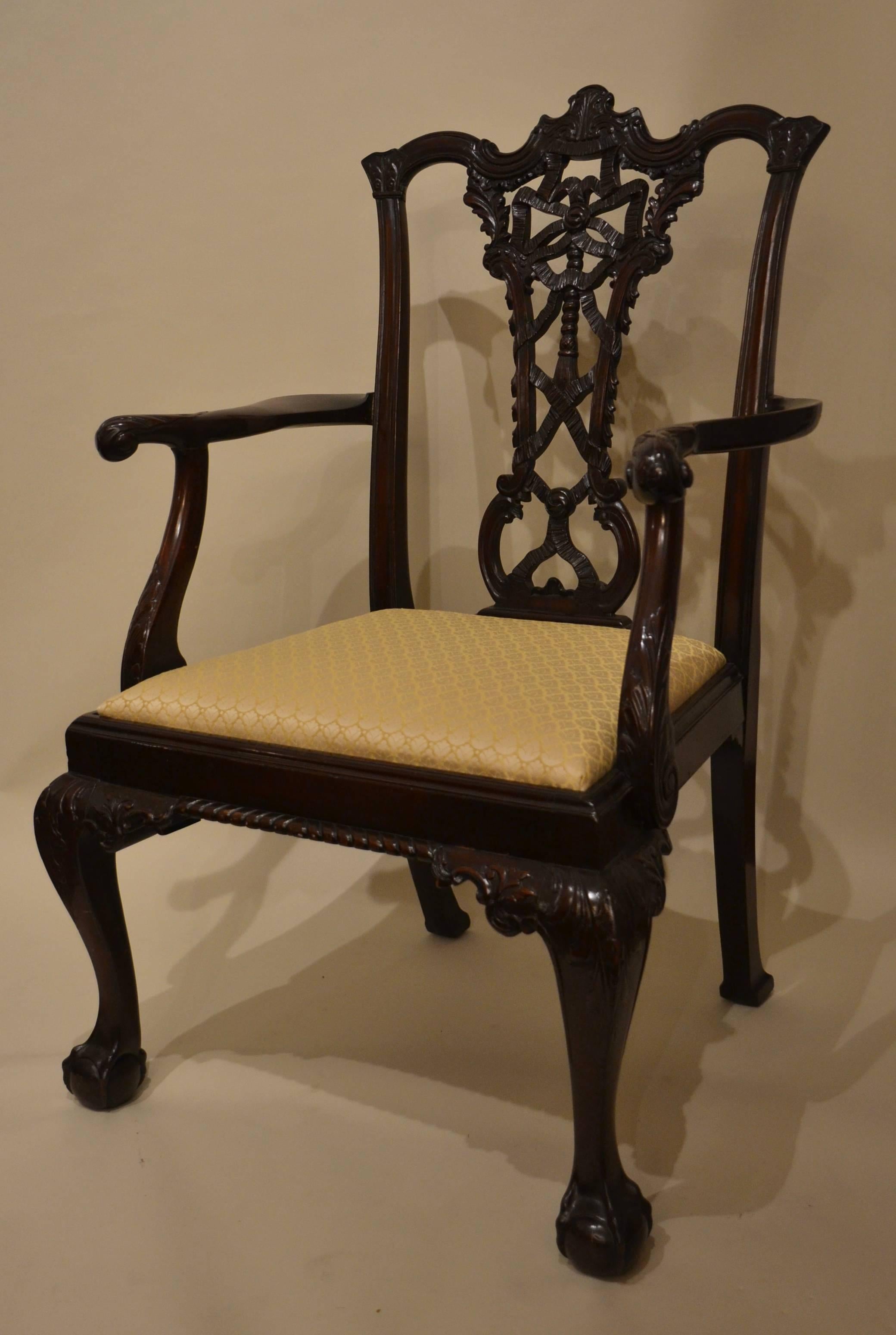 Satz von acht antiken Mahagonistühlen aus dem 19. Jahrhundert.
Dieses Set besteht aus 6 Beistellstühlen und 2 Sesseln. Bitte sehen Sie sich die detaillierten Bilder für weitere Informationen an.