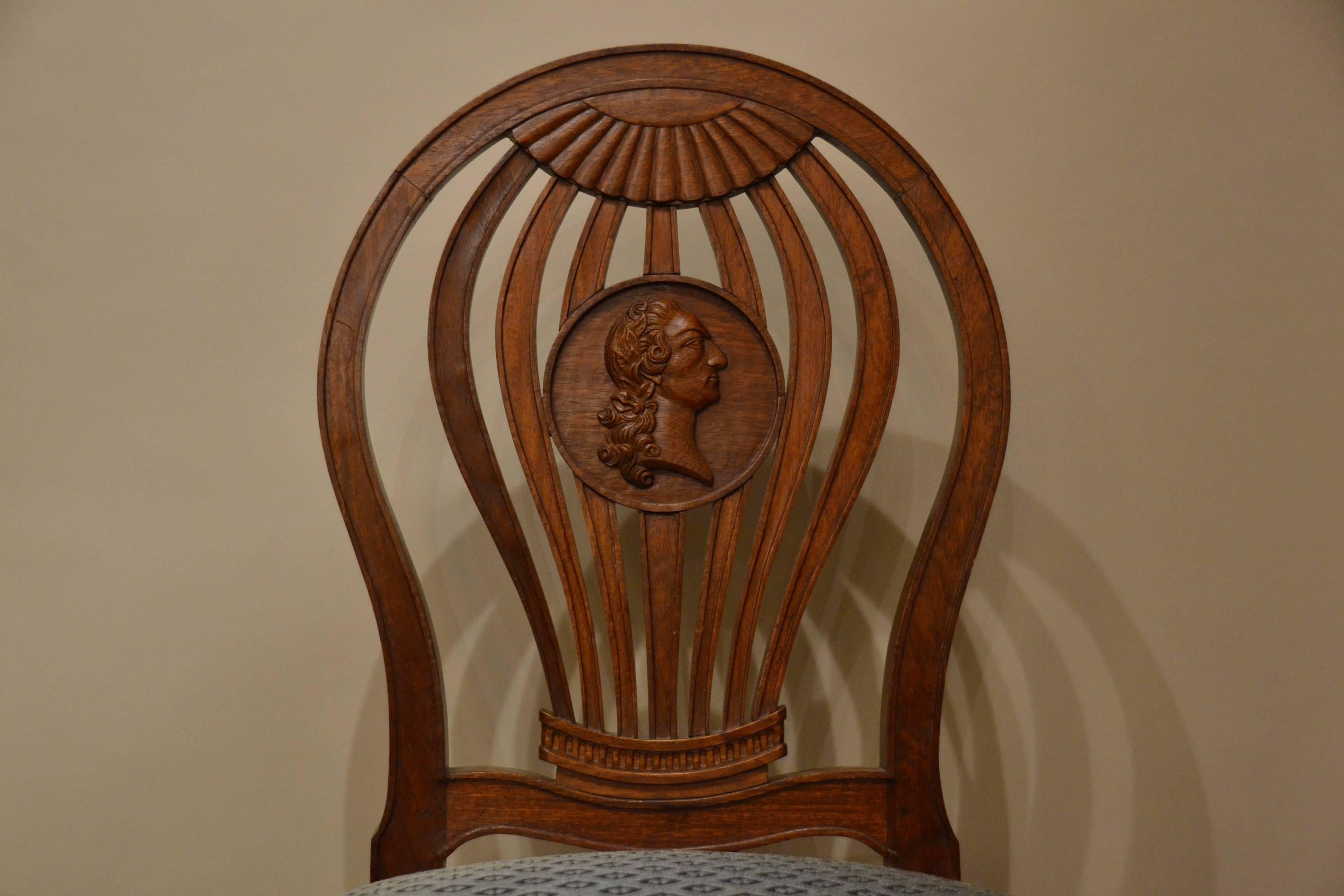Set of Six French Carved Walnut Chairs In Good Condition For Sale In New Orleans, LA