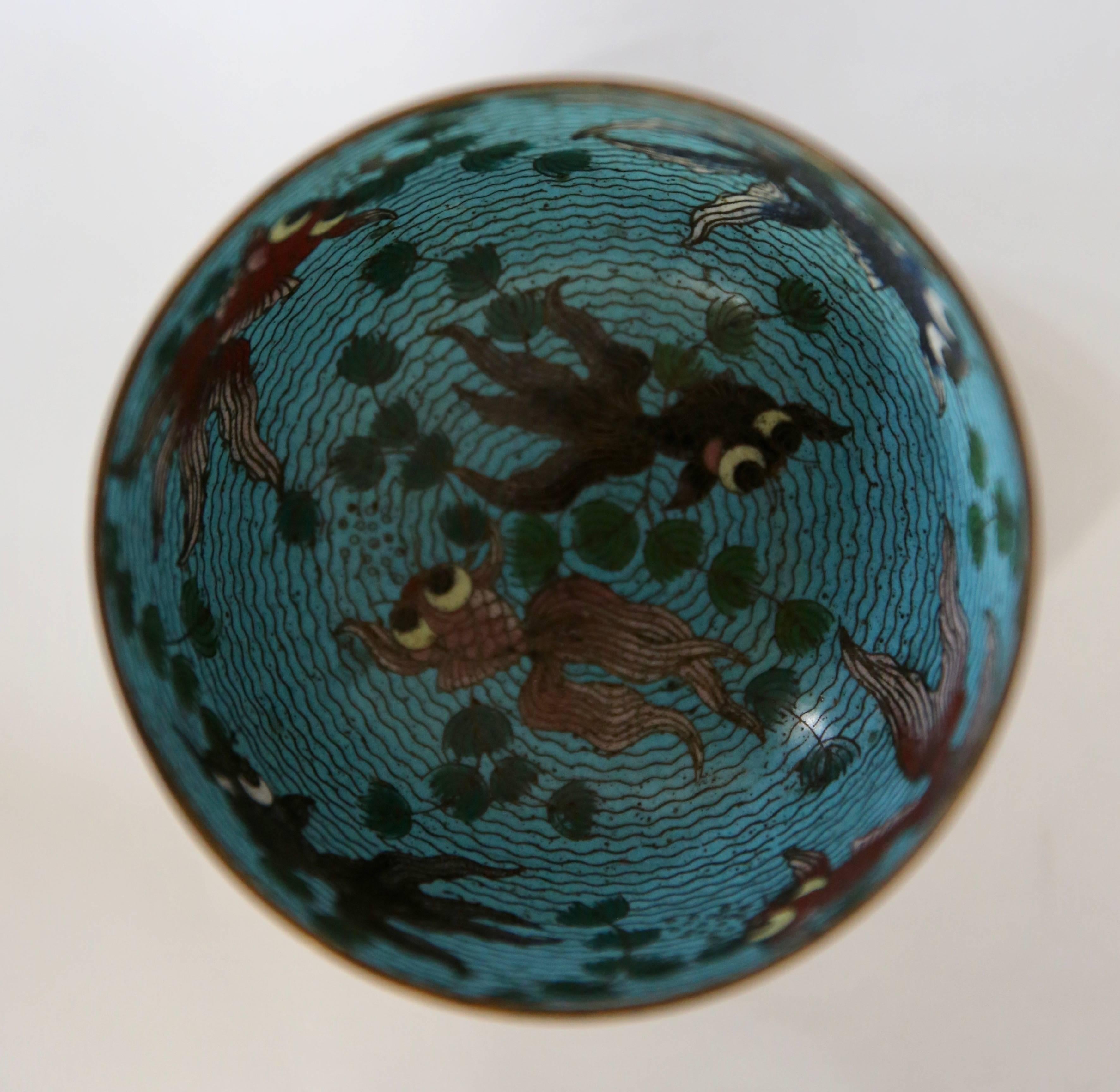 19th Chinese Black - Red Fishes Cloisonné Bowl In Excellent Condition For Sale In Brussels, BE