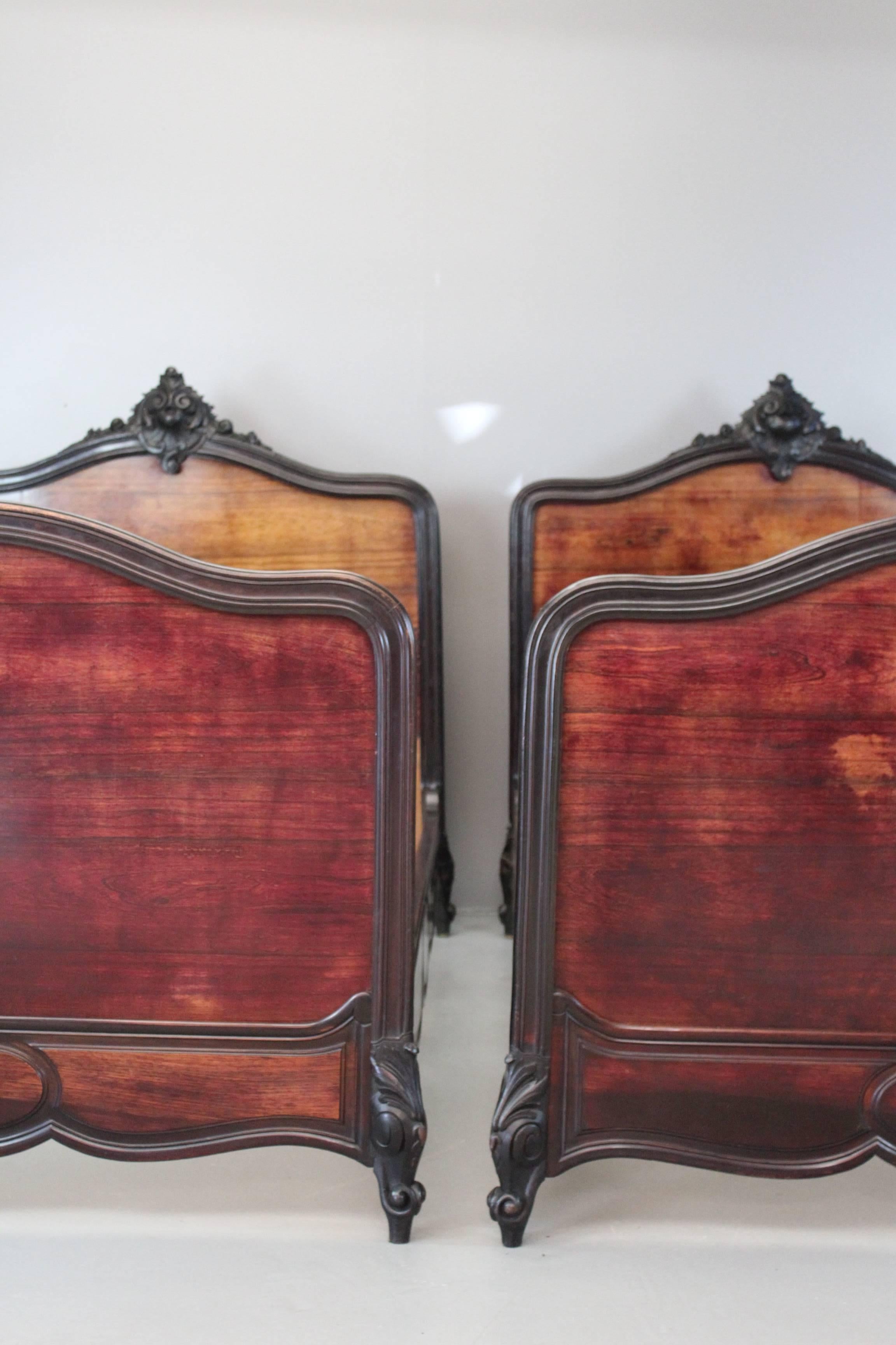 Pair of Antique French Rosewood Beds For Sale 5