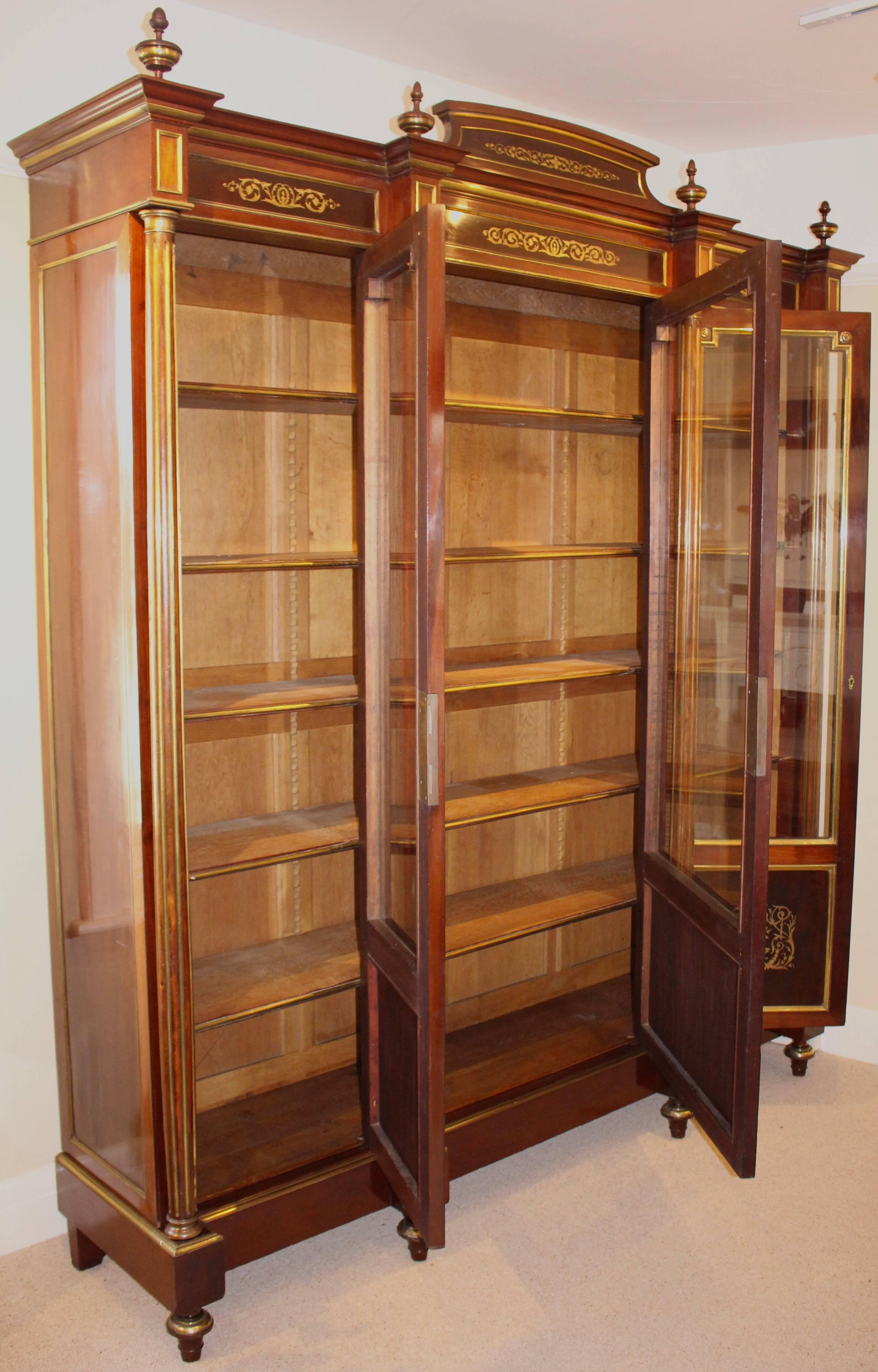 Large 19th Century French Mahogany and Brass Inlaid Bookcase or Display Cabinet In Excellent Condition In Heathfield, East Sussex