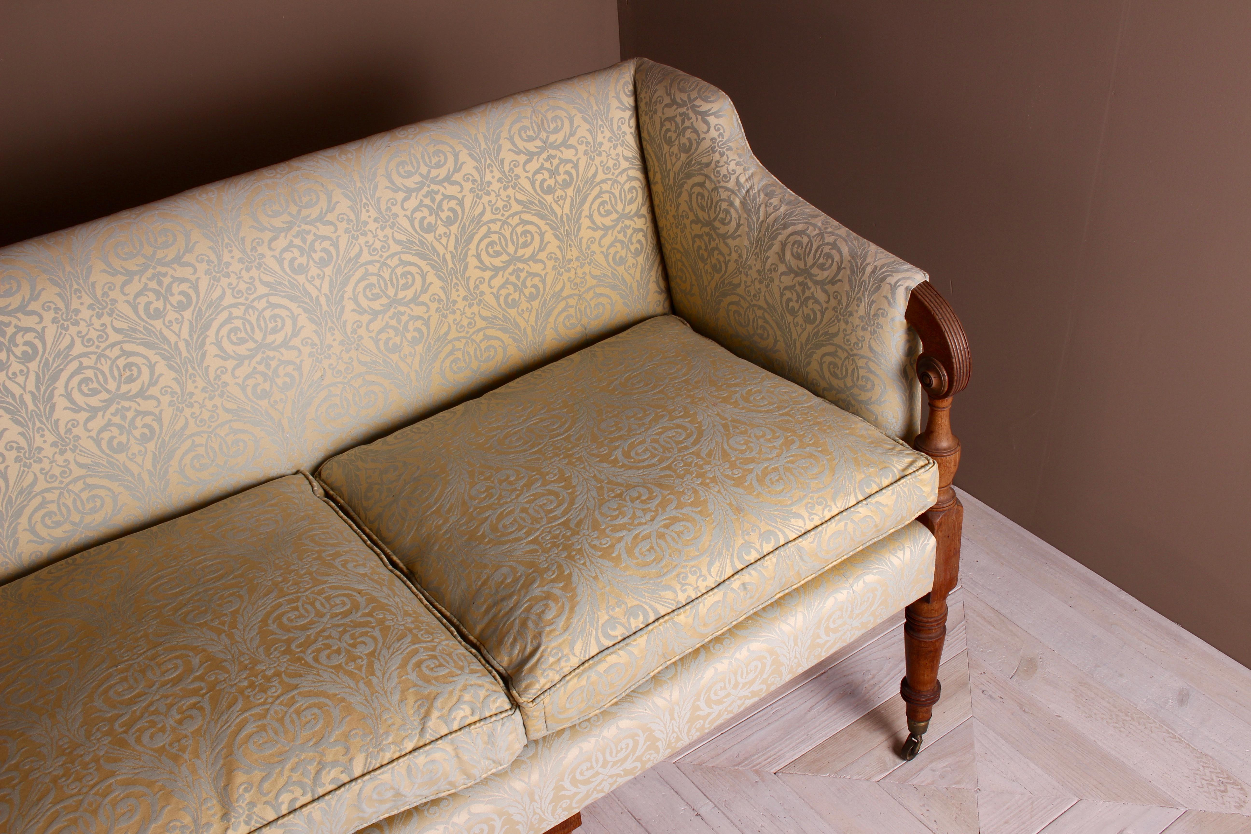 George III Mahogany Framed Upholstered Sofa In Good Condition In Heathfield, East Sussex