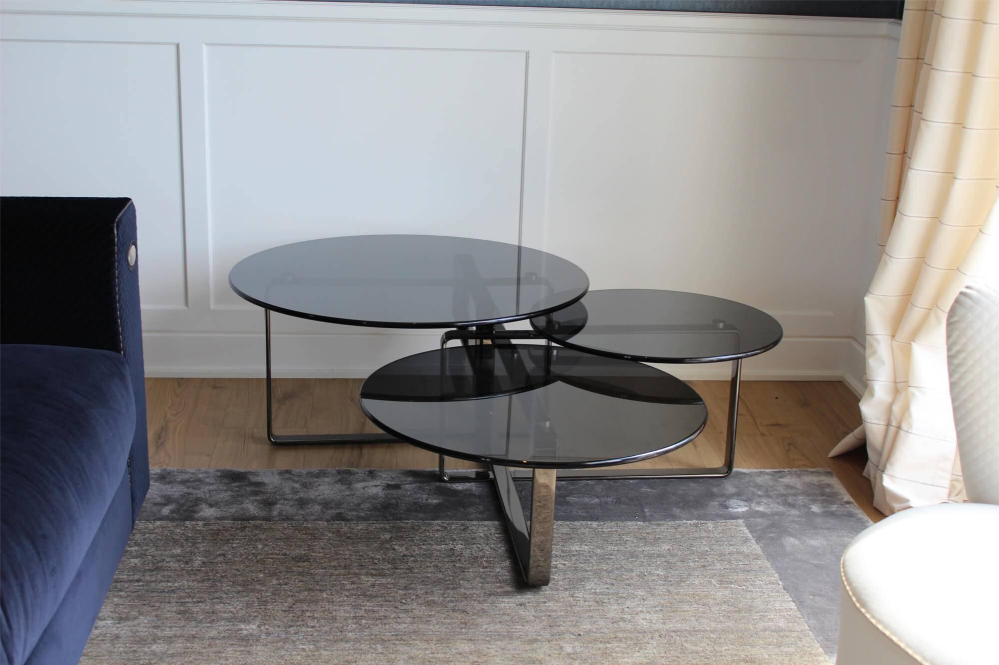 This coffee table is a manufacture of the luxury living Sub-brand Fendi CASA. This piece is in an excellent condition since it is a well treated sample from one of our showrooms. It works perfectly in every high-class living area.