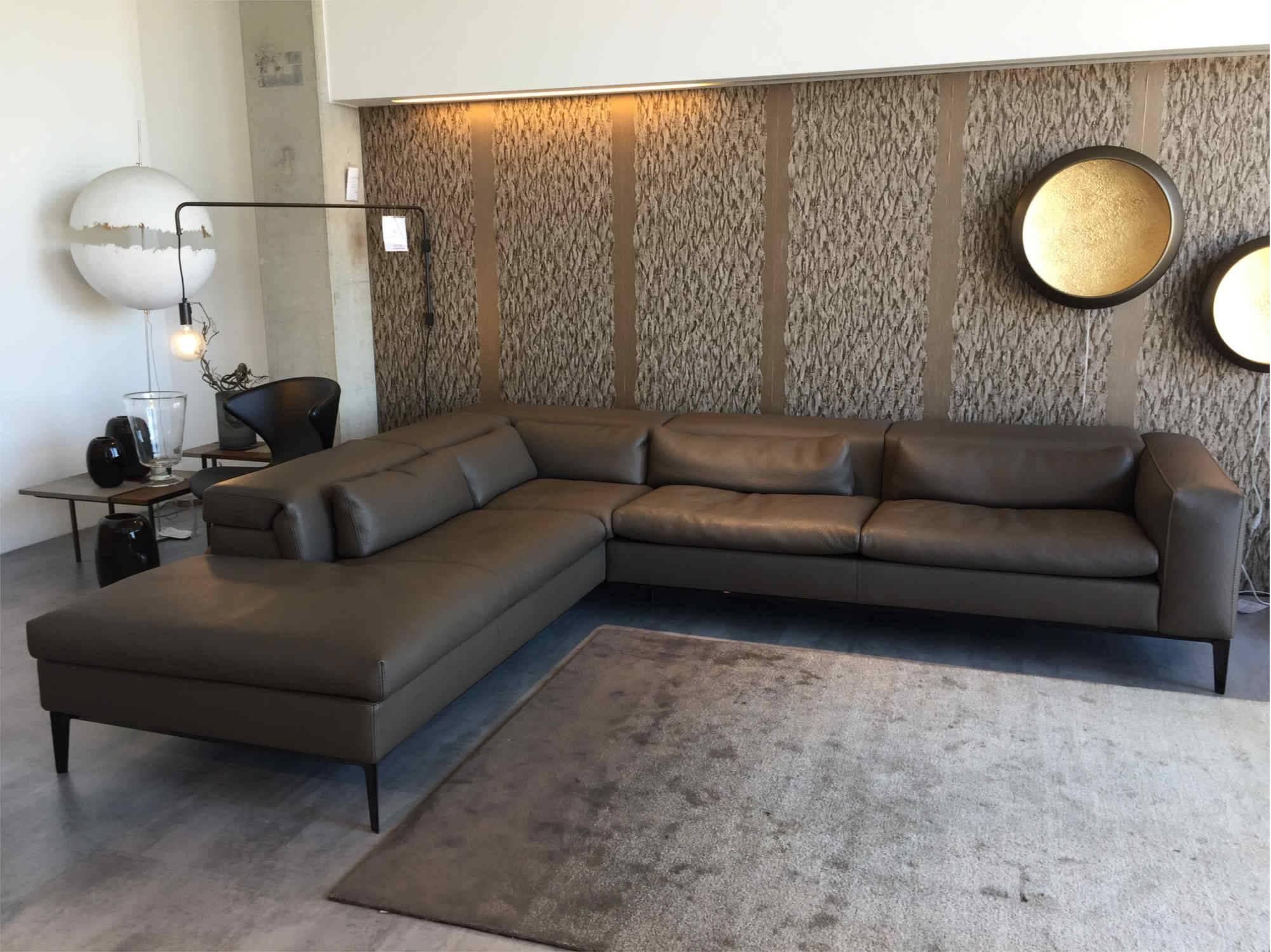 This sofa is a manufacture of the traditional Italian furniture brand Cierre. With its leather covering this sofa is on a wooden base and stands on chrome. Since this piece is a sample from our showroom it is well treated and in excellent condition.