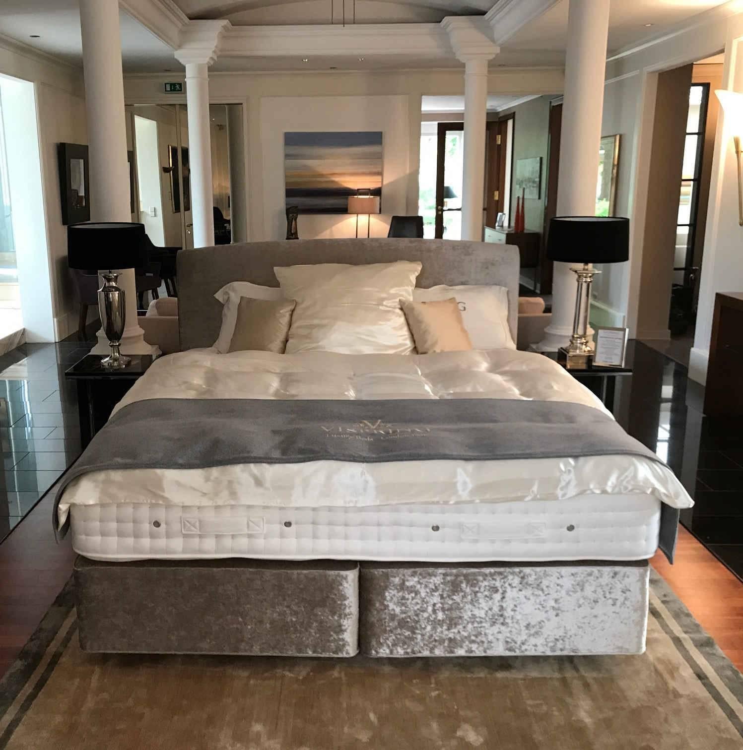 The upholstery of the mattress contains platin-certified British virgin wool and cotton. Manually sewed feathers and high-quality silk make this to a very luxury sleeping experience for incomparable nights.