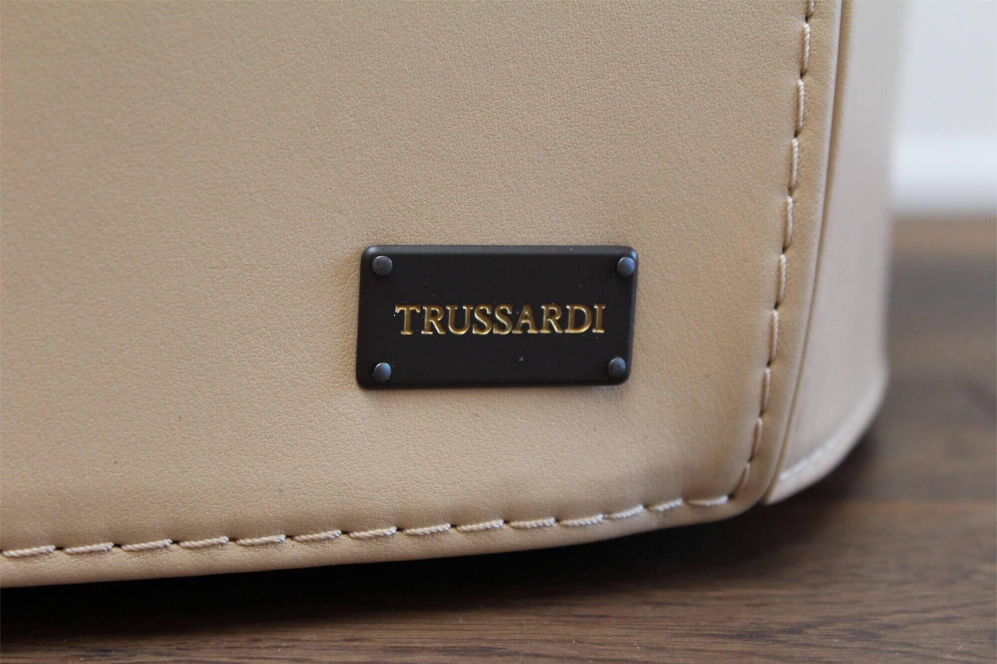 Trussardi Casa Ottomans Pouf 414, Cowhide, Maryland Lux Leather In Excellent Condition For Sale In Cologne, DE