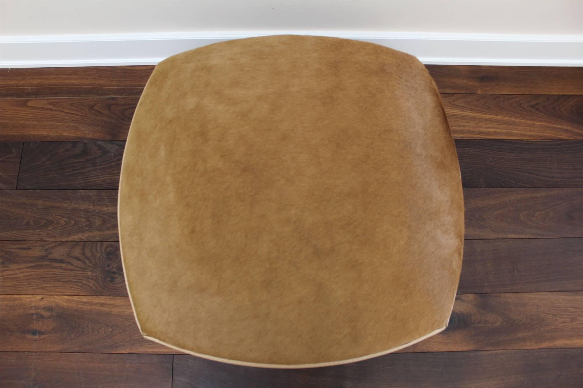 Very exceptional pouf standing on roles with the prestigious Trussardi emblem. Inspired by the style of Milanese homes with this pouf you create a cozy, classy setting. Seating made of cow skin and hair, corpus applied with leather.