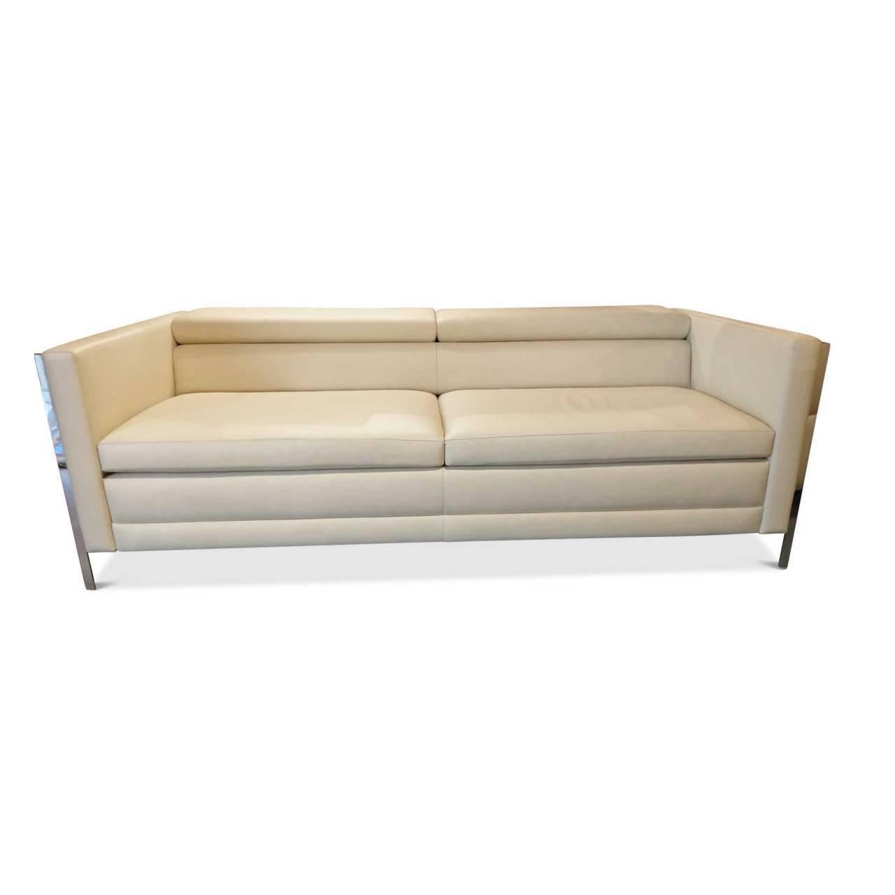 With pleasure we present to you the stunning sofa-set 