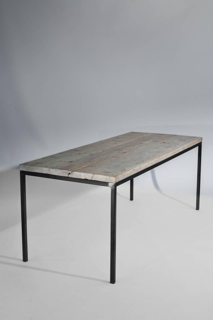 We are delighted to present to you the dining room table “NO 01”, designed and manufactured by WUUD in Dusseldorf, Germany, which combines the Minimalist modern design with the lordly and massive style of the Mid-Century. The discreet but determined