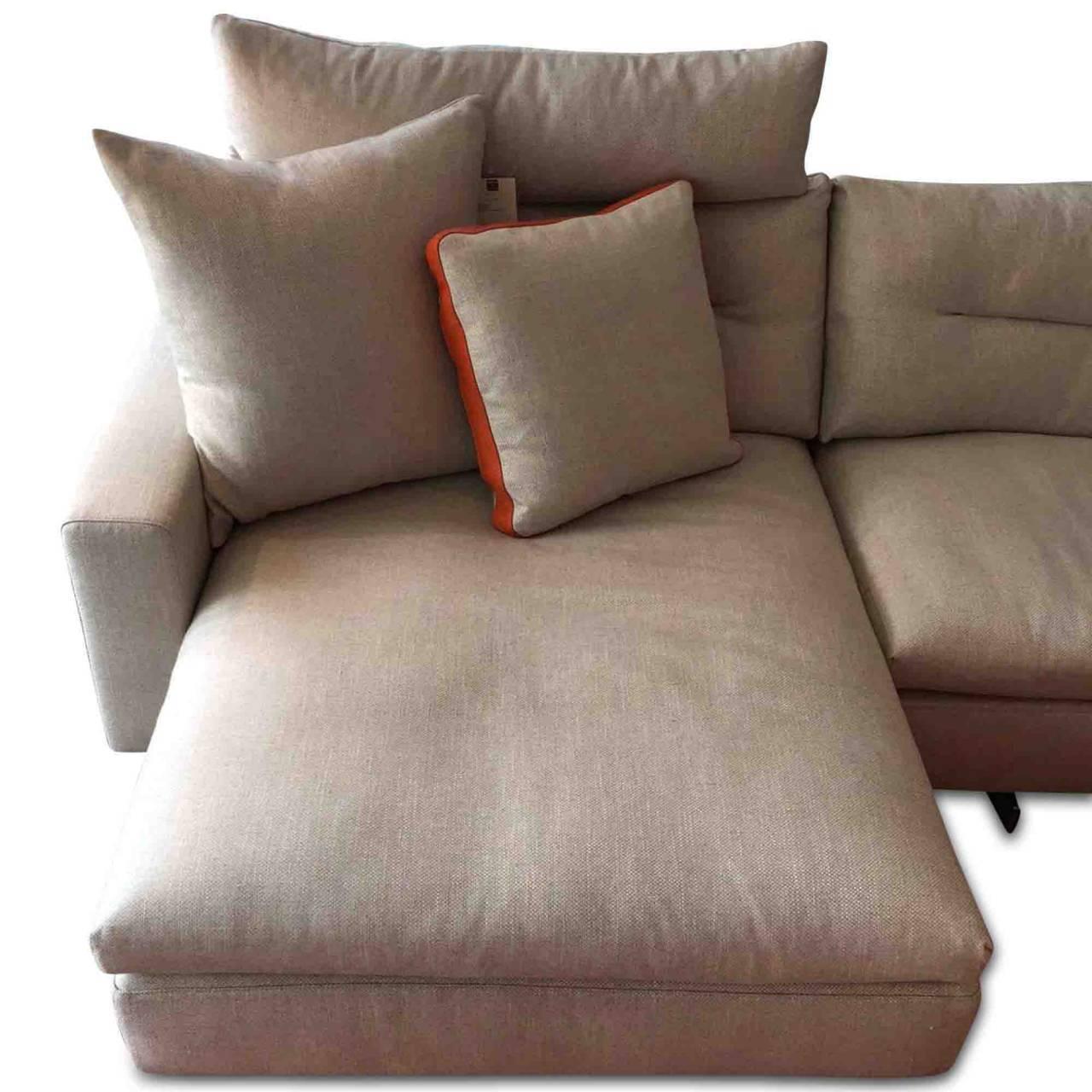 We are delighted to present to you the stunning L-formed sofa 
