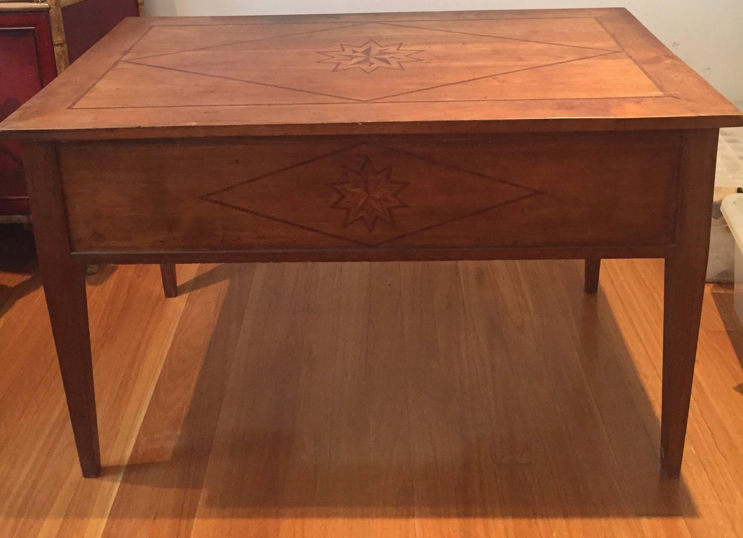 French Early 19th Century Elm Bureau Plat In Excellent Condition For Sale In Sydney, AU