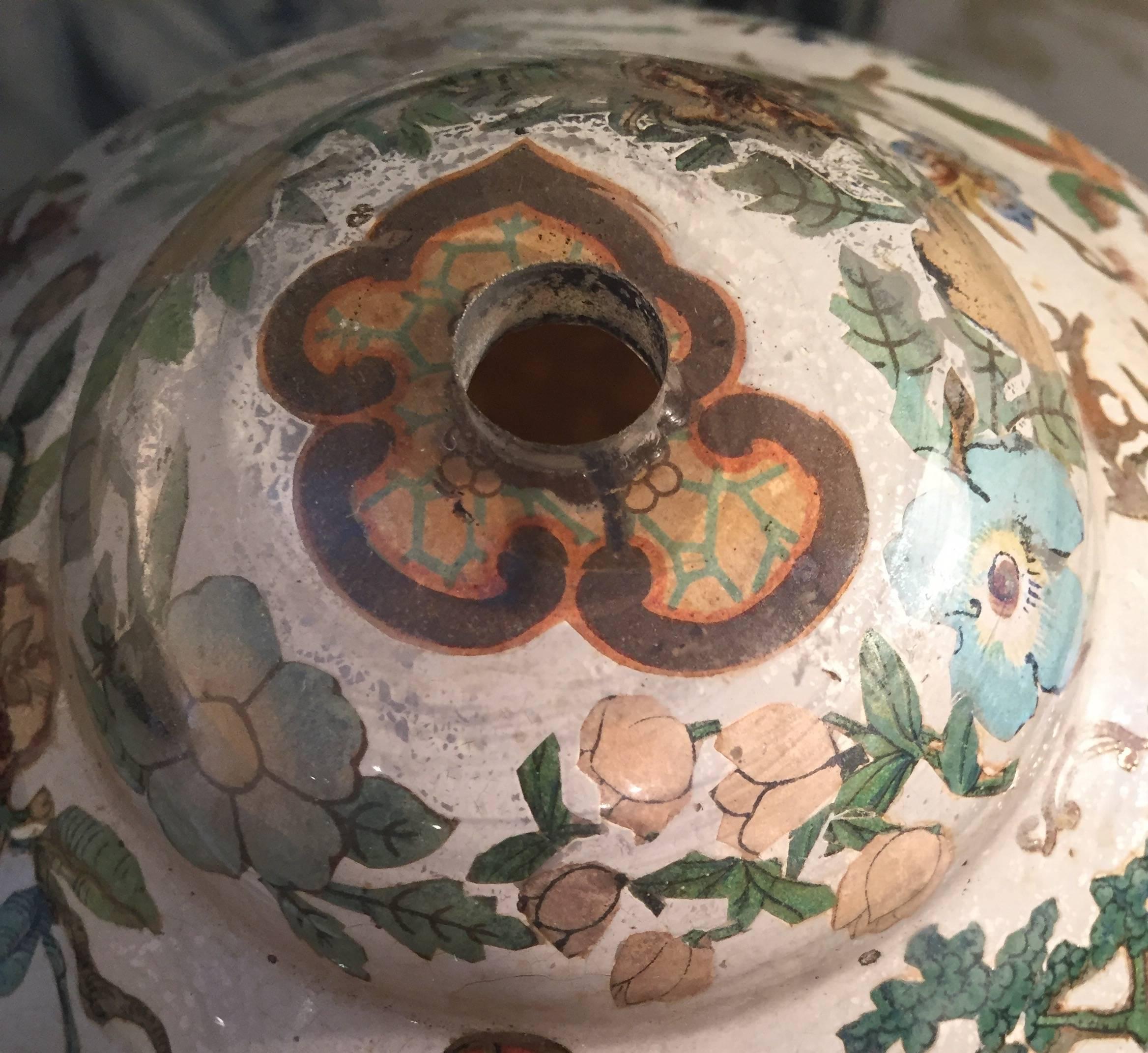 Decalcomania 19th Century English Chinoiserie Lidded Vase For Sale 1